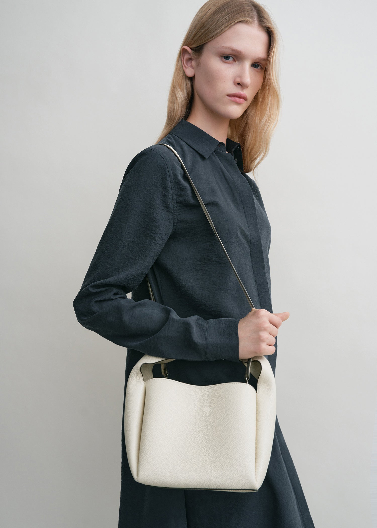 Grained-leather bucket bag milk