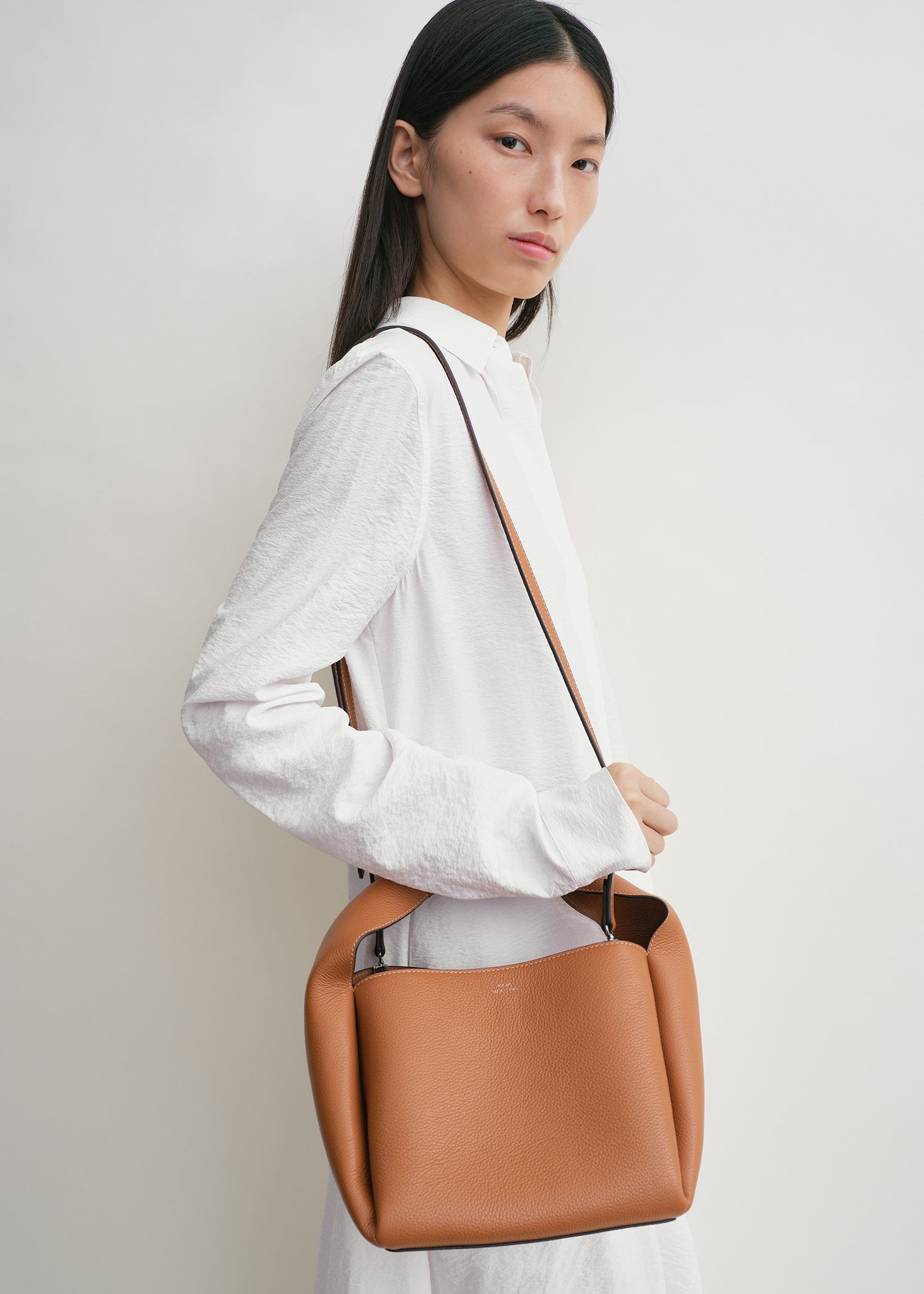 Grained-leather bucket bag tan