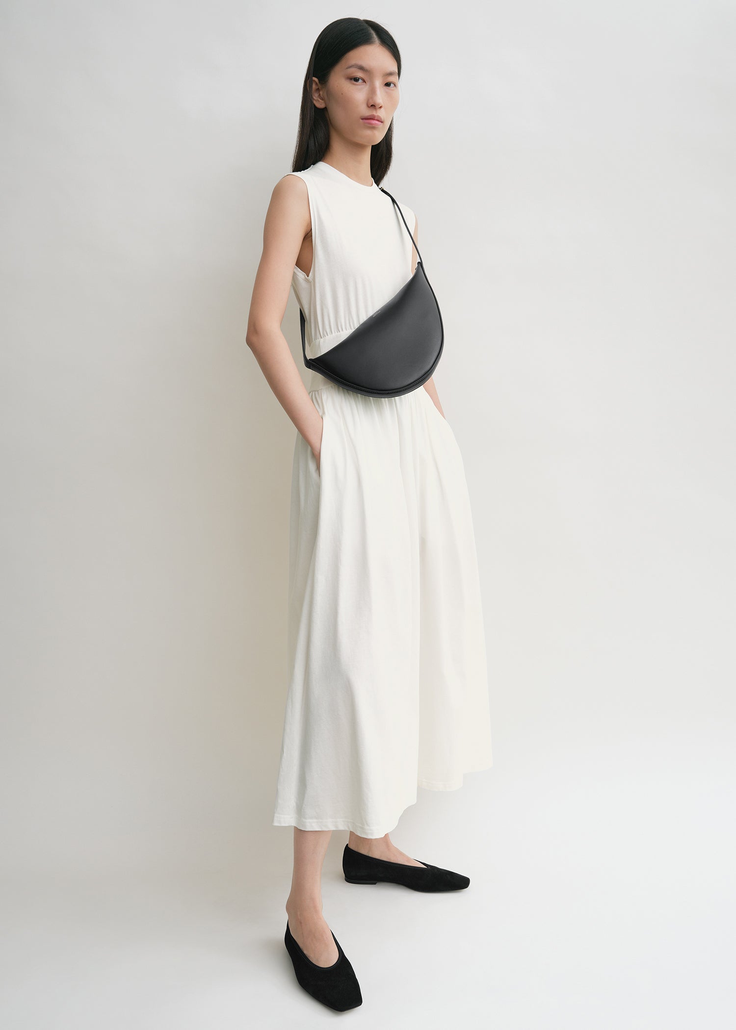 Leather scooped sling black