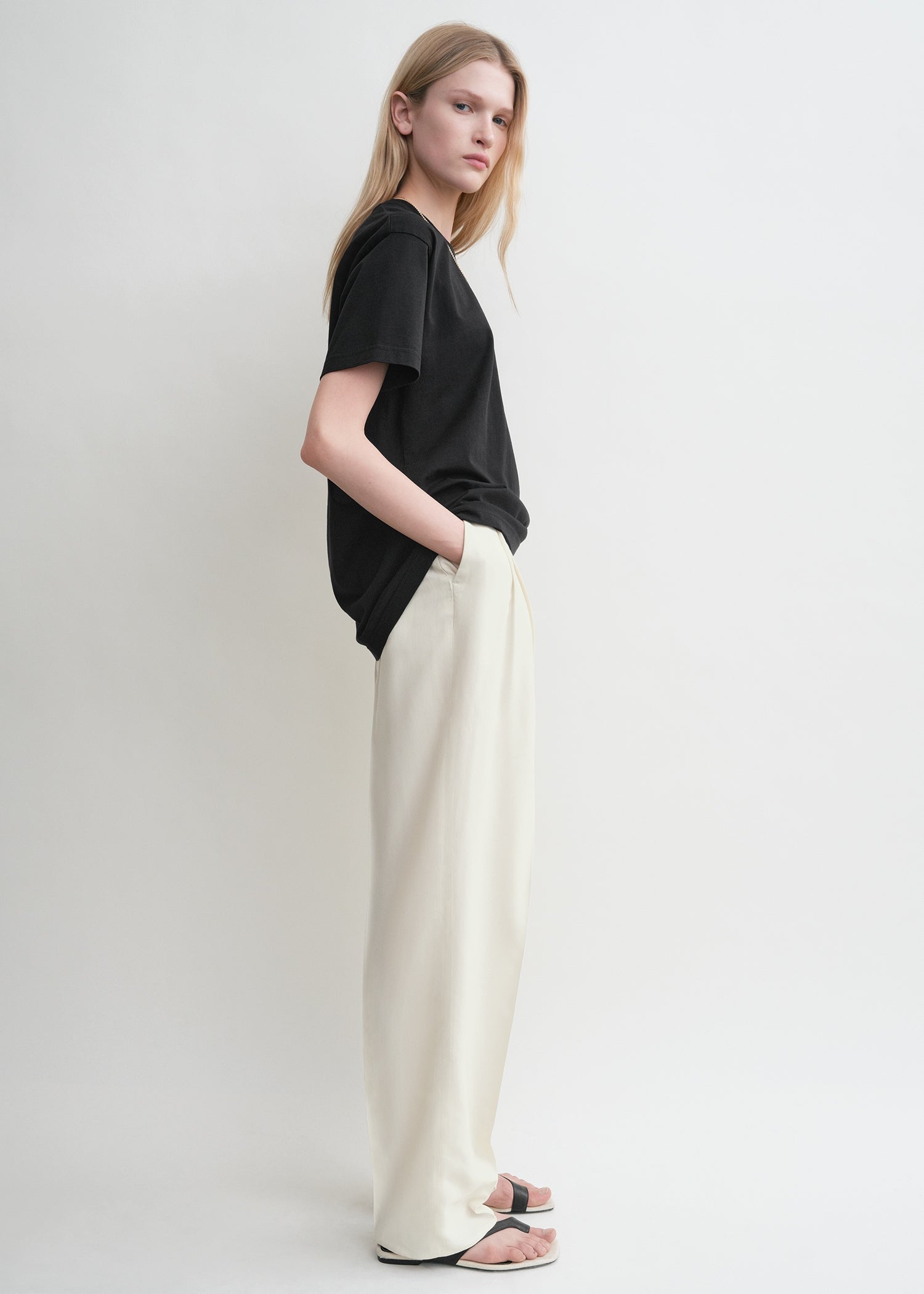 Straight cotton tee black
