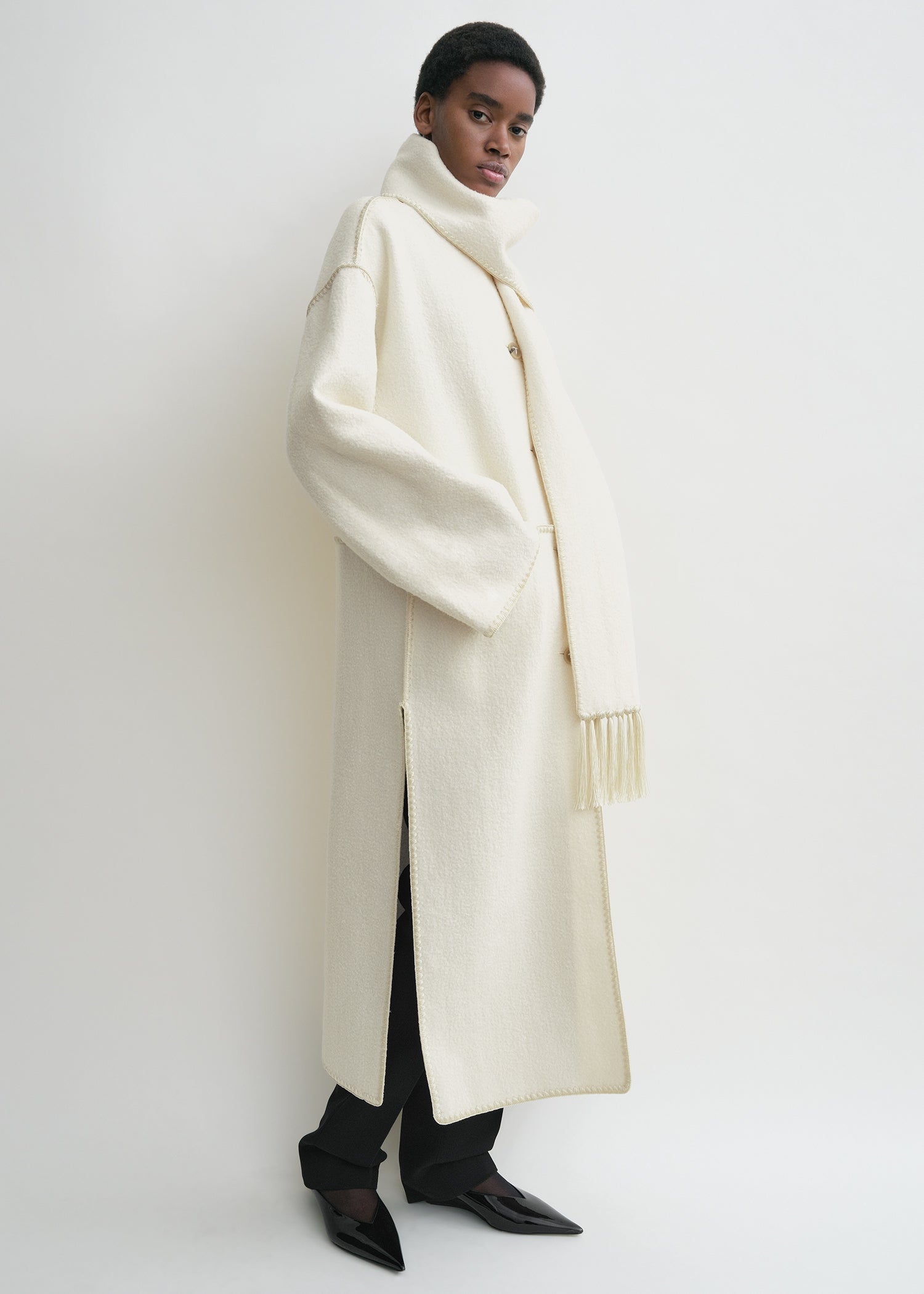 Embroidered scarf coat off white