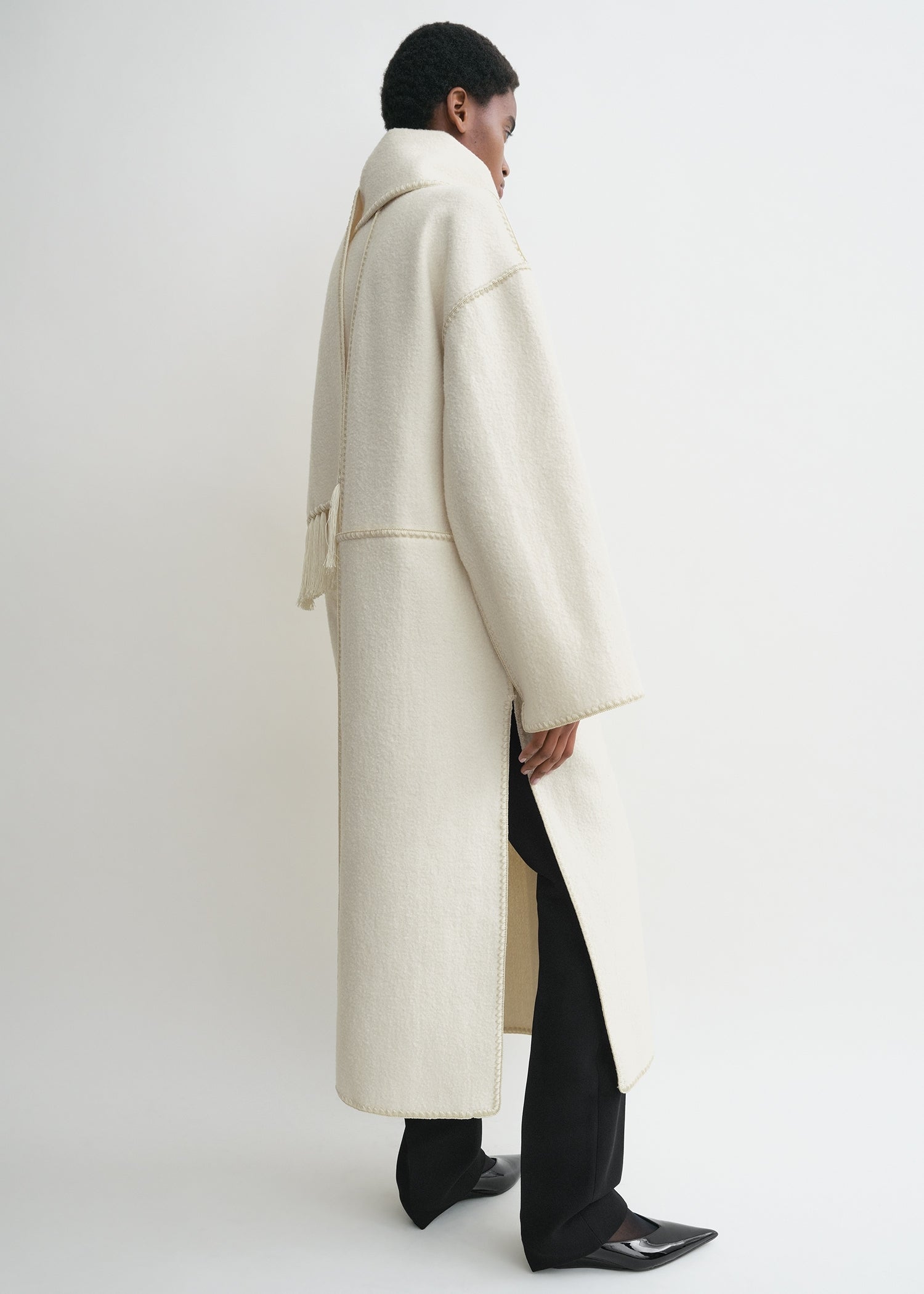 Embroidered scarf coat off white