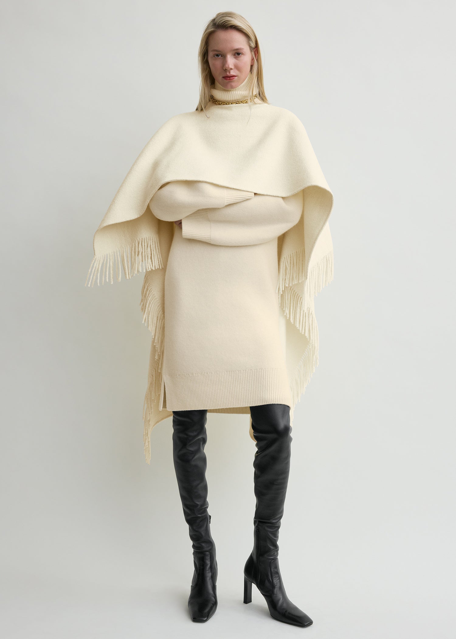 Fringed poncho winter white