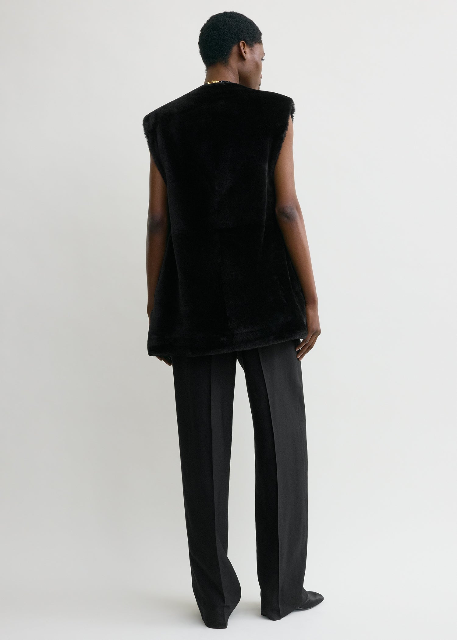 Plush shearling vest black