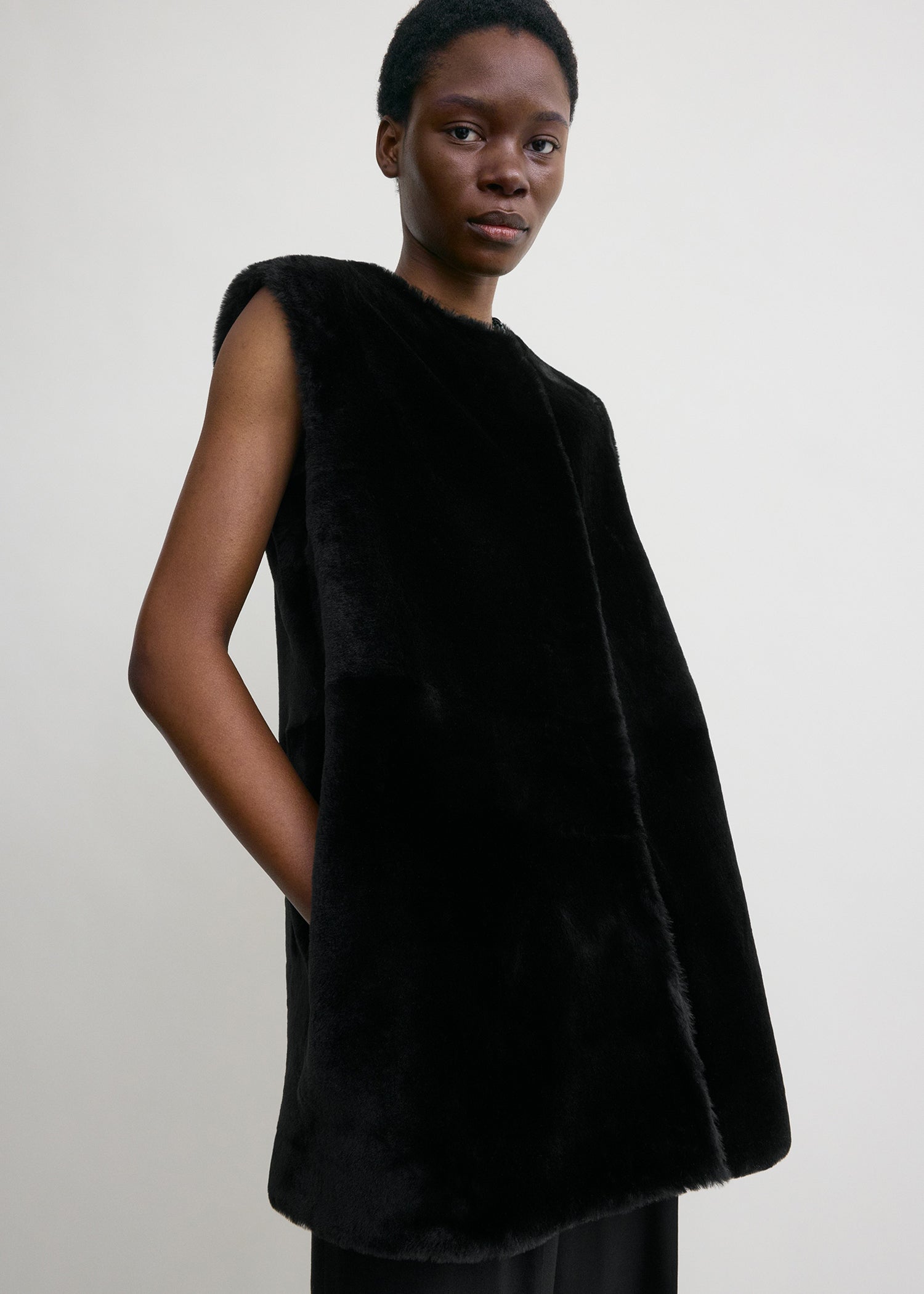 Plush shearling vest black