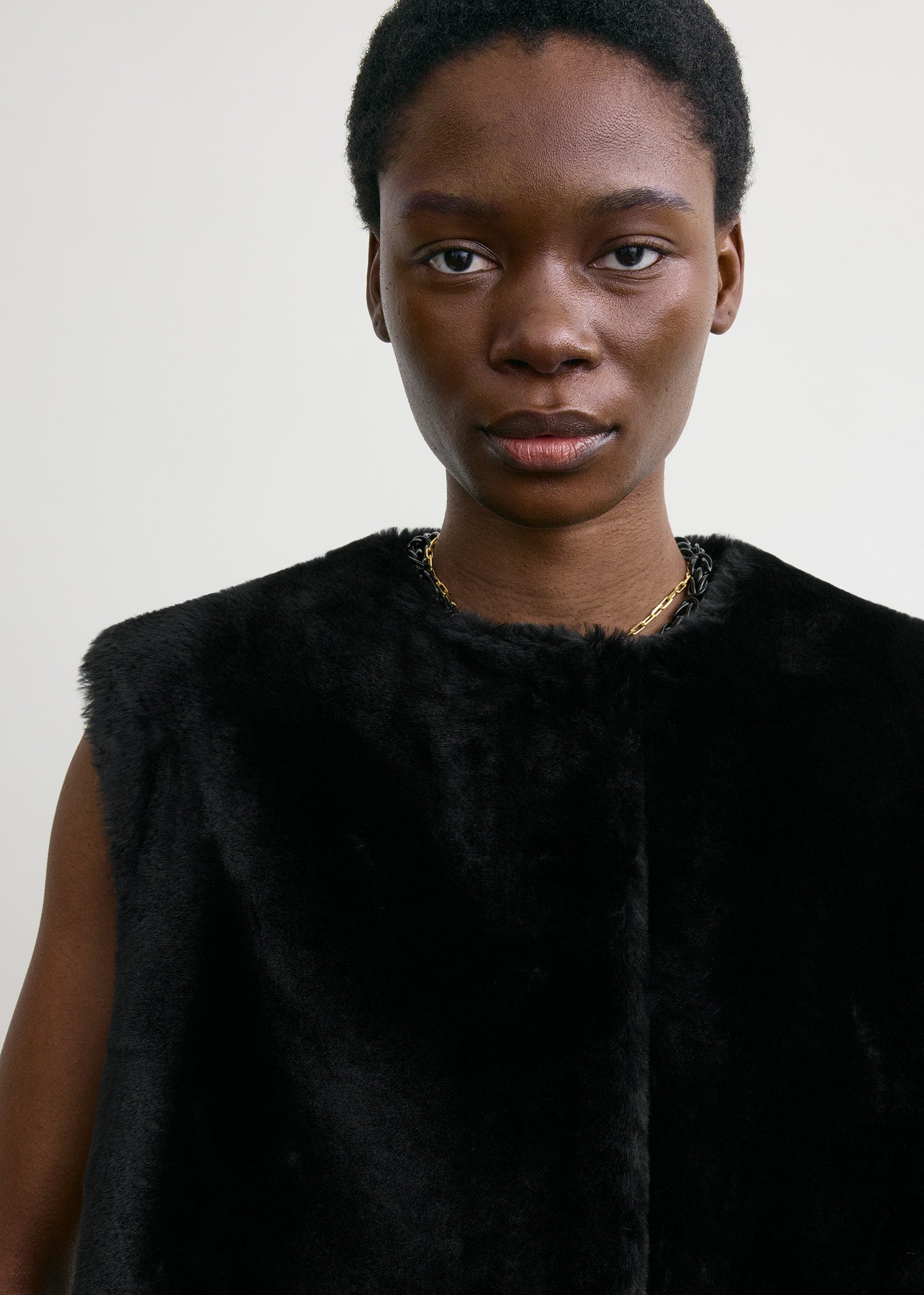Plush shearling vest black