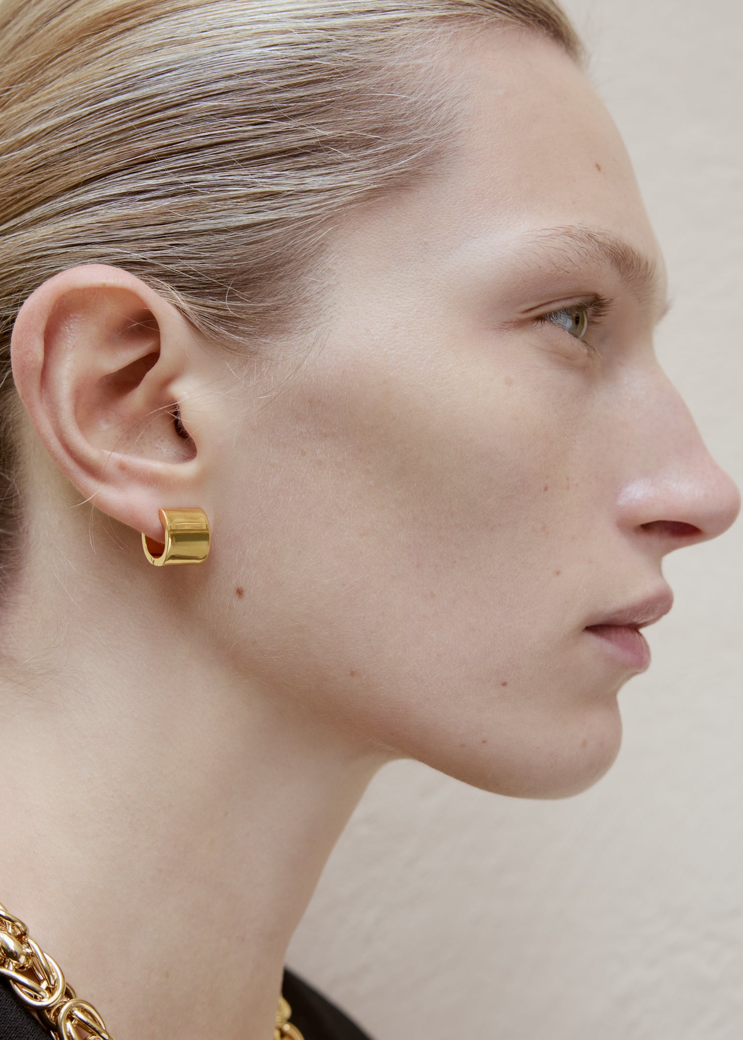 Petite signature hoops gold