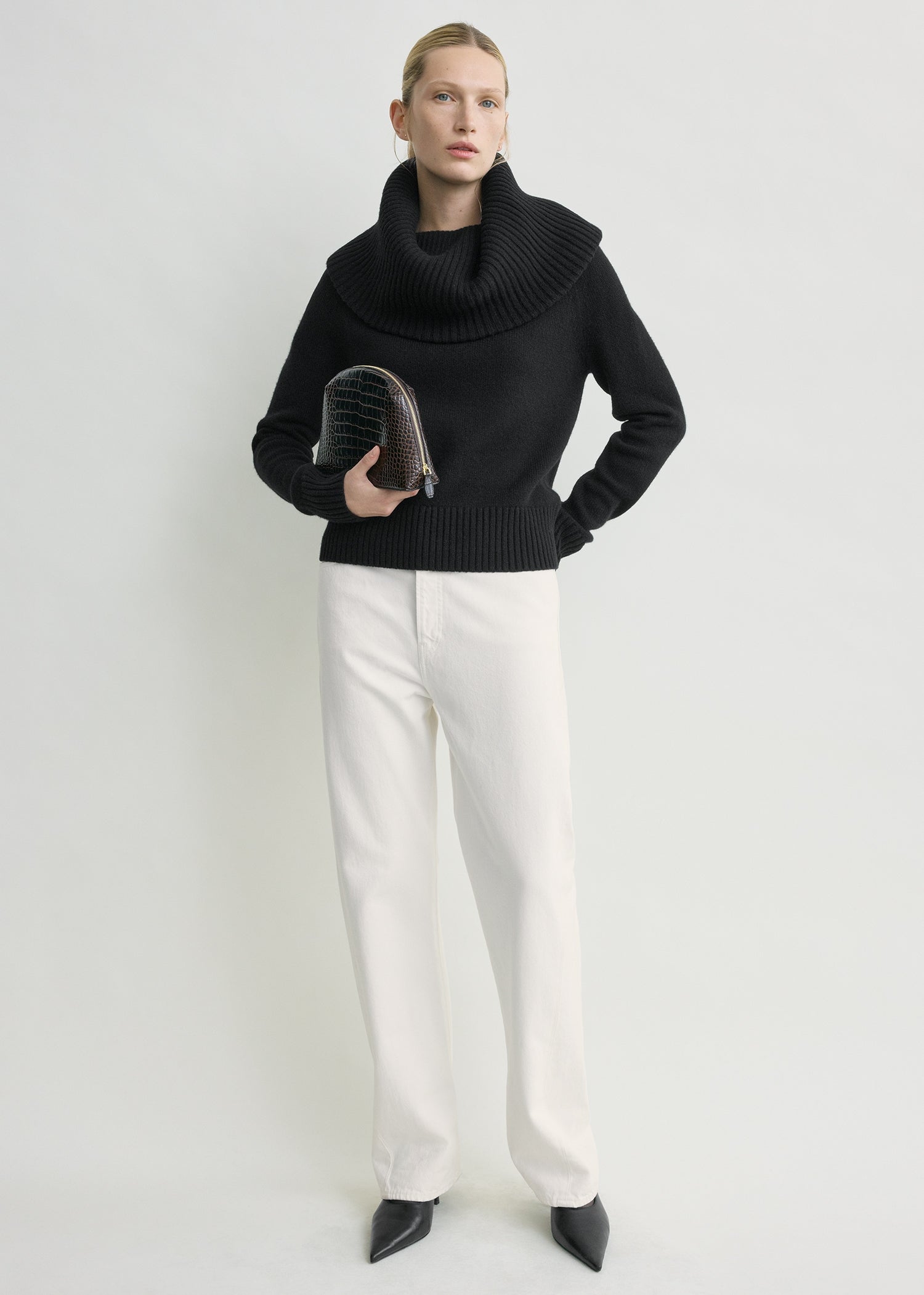 Funnel wool knit black