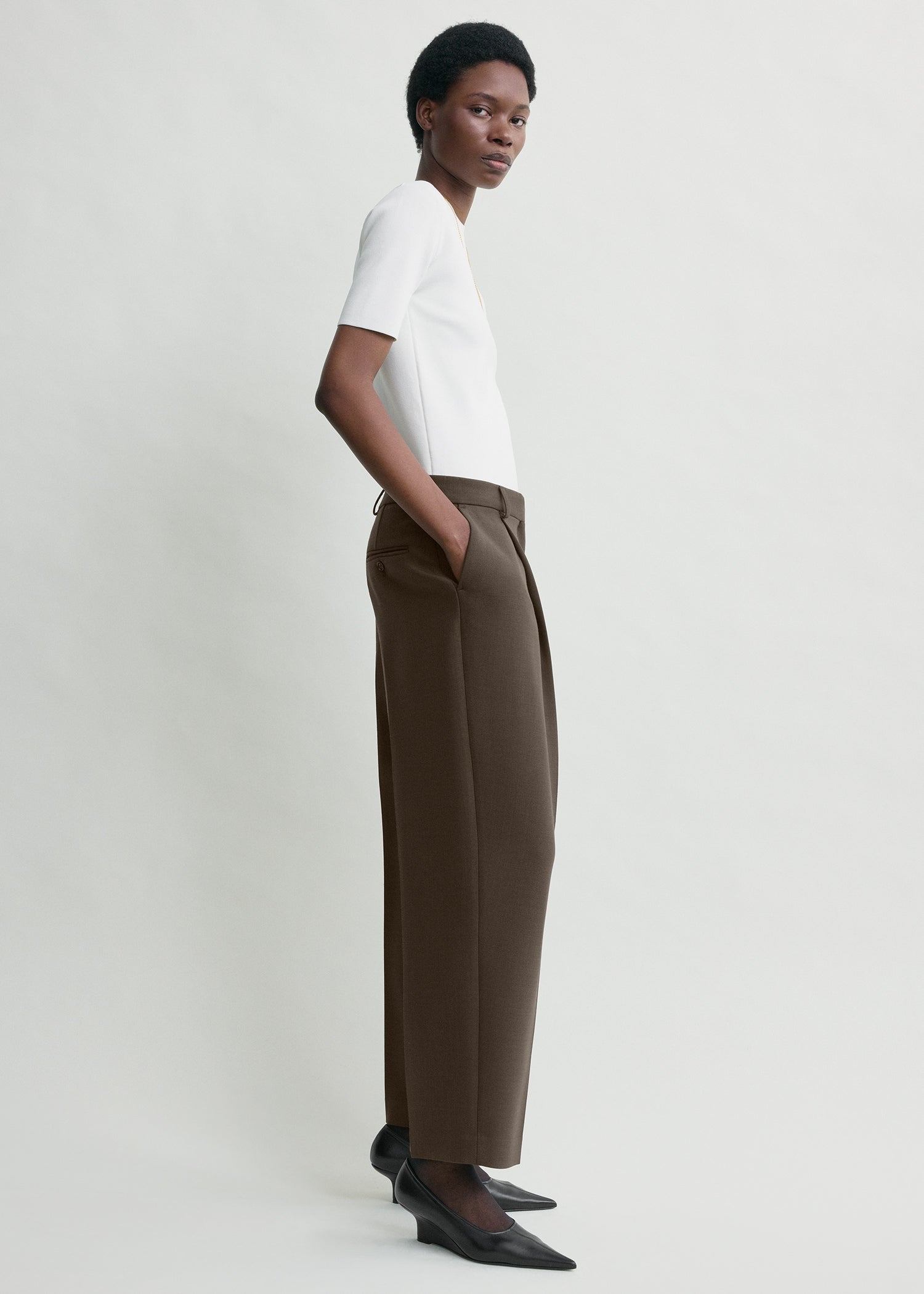 Pleated straight trousers bark