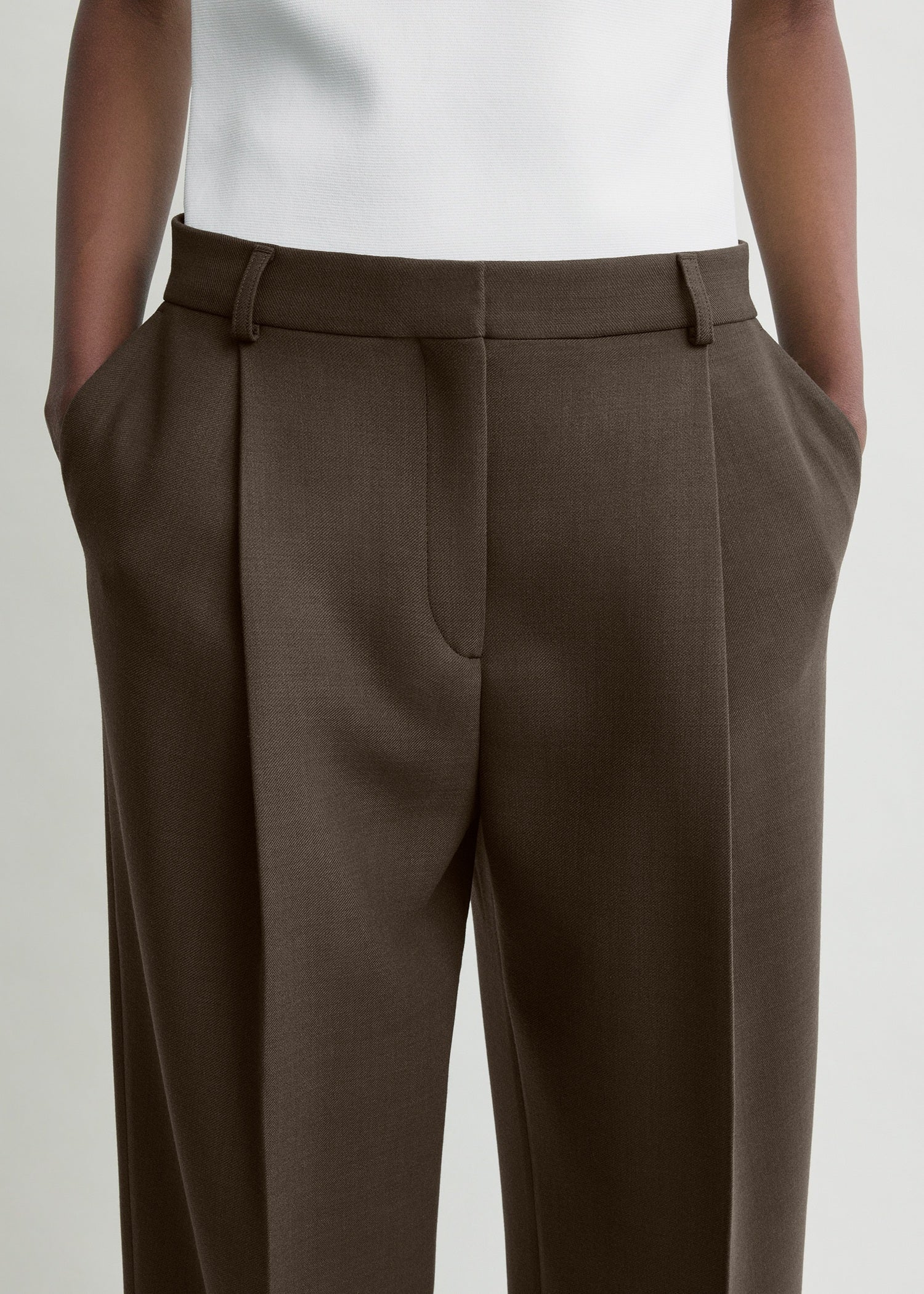Pleated straight trousers bark
