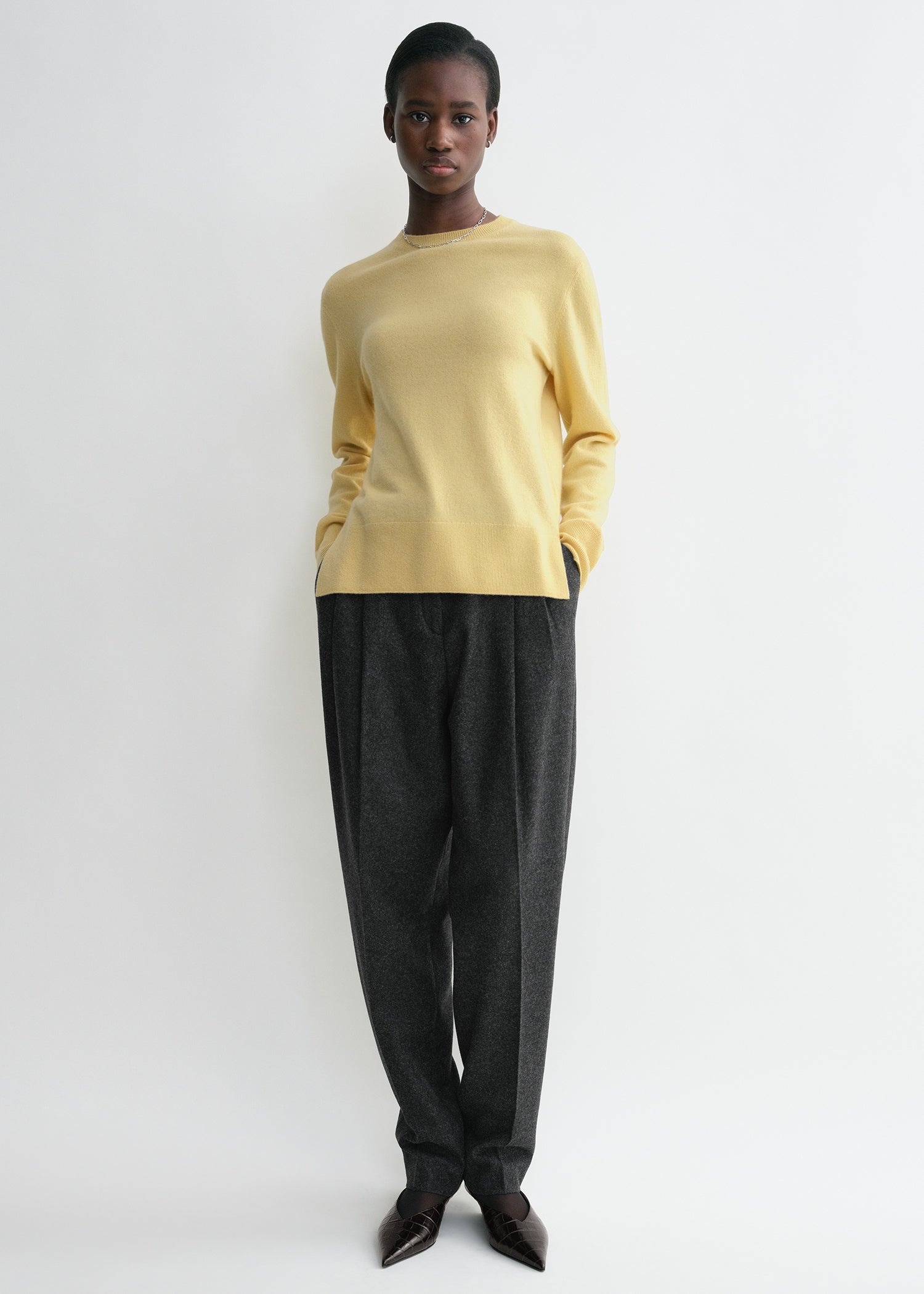 Crew-neck cashmere knit soft yellow