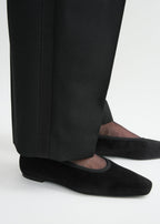 Minimalist velvet ballerinas black