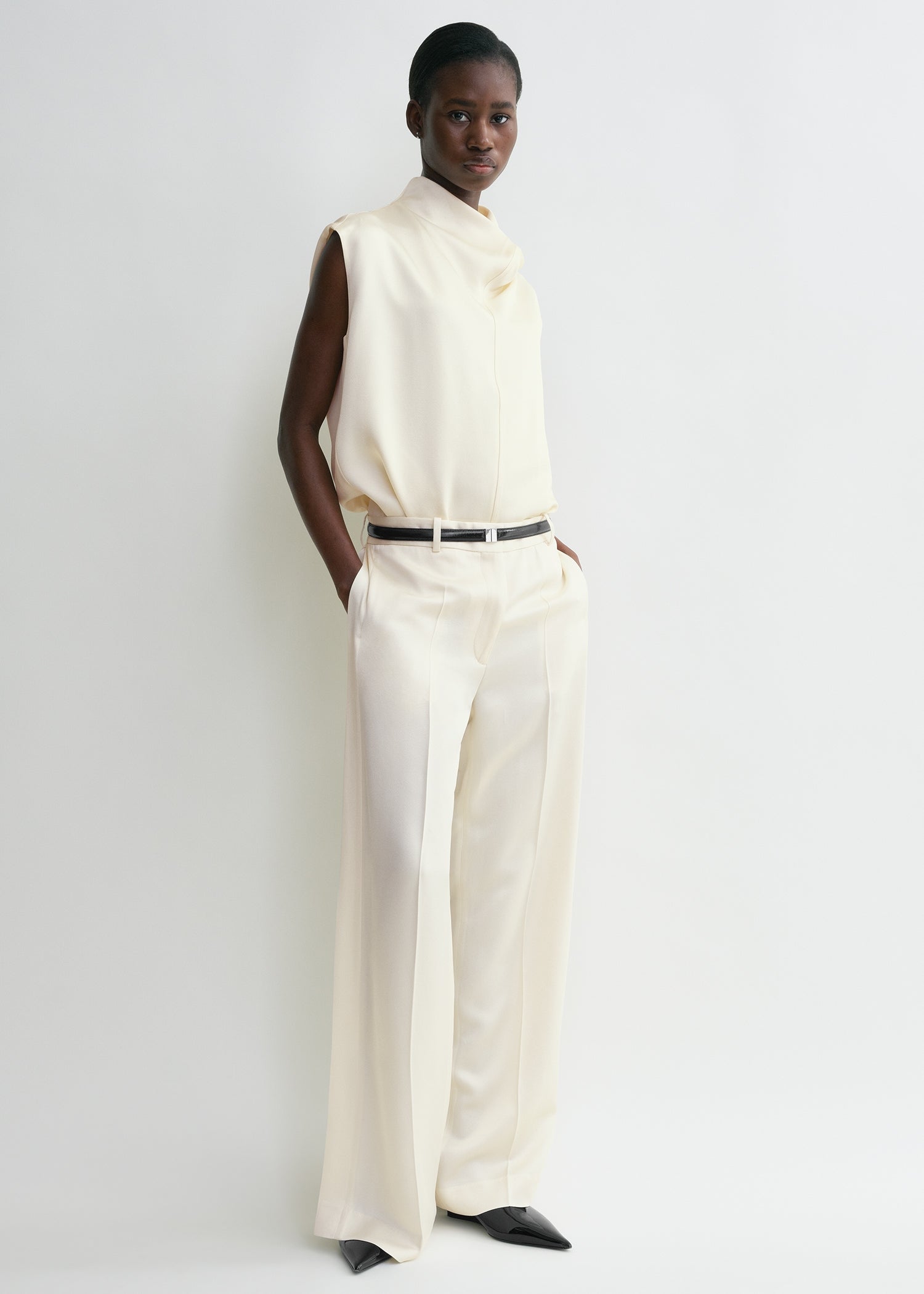 Sleeveless funnel-neck top macadamia