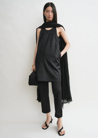 Scoop-neck dress black