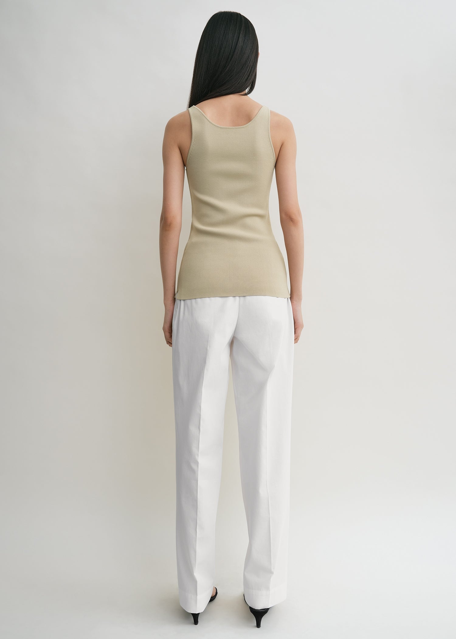 Compact knit tank desert
