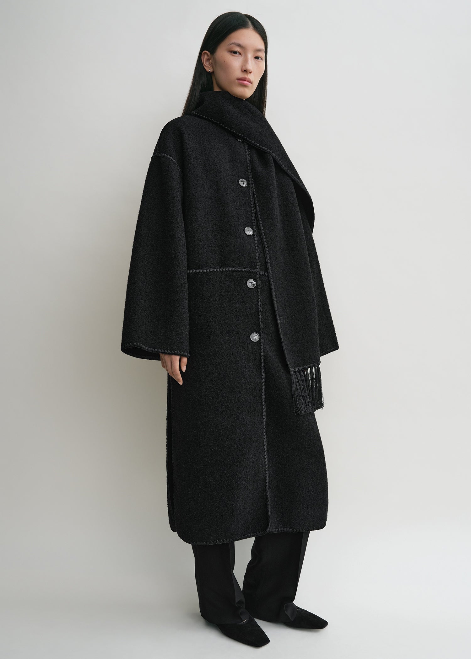 Embroidered scarf coat black