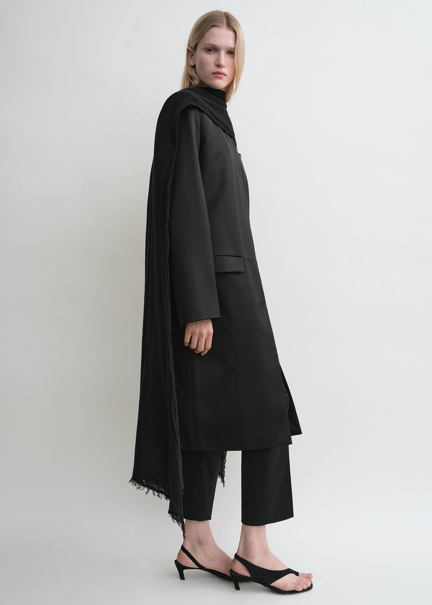 Crinkled scarf black