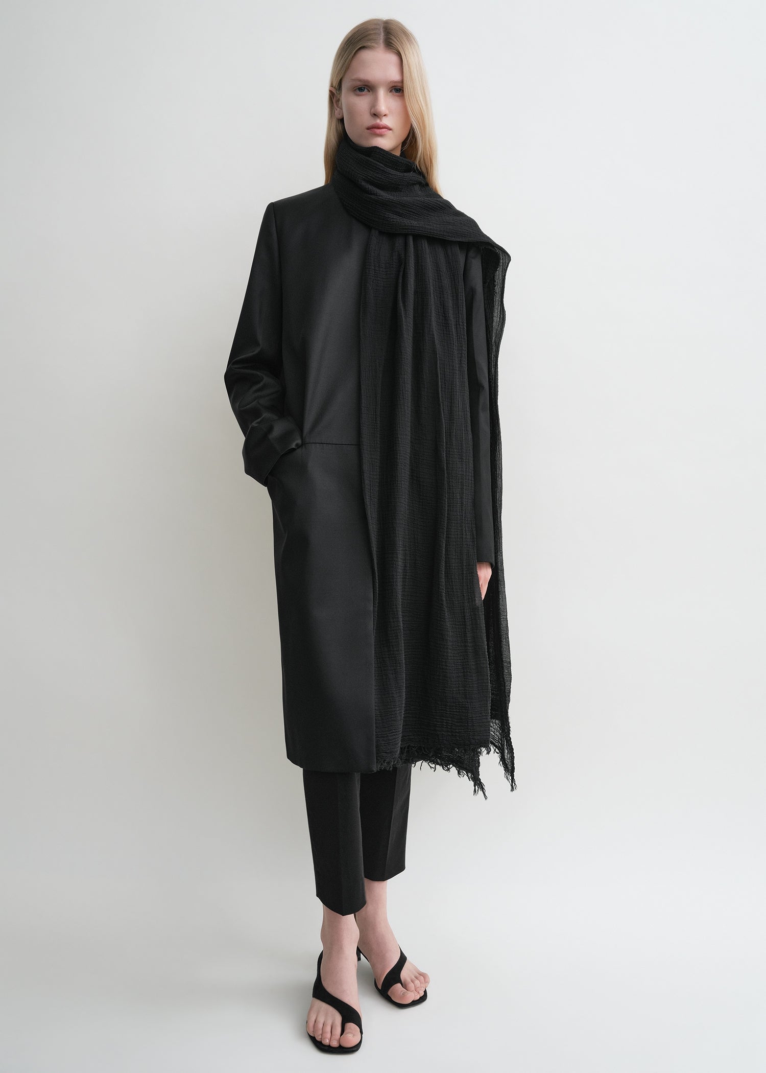 Crinkled scarf black