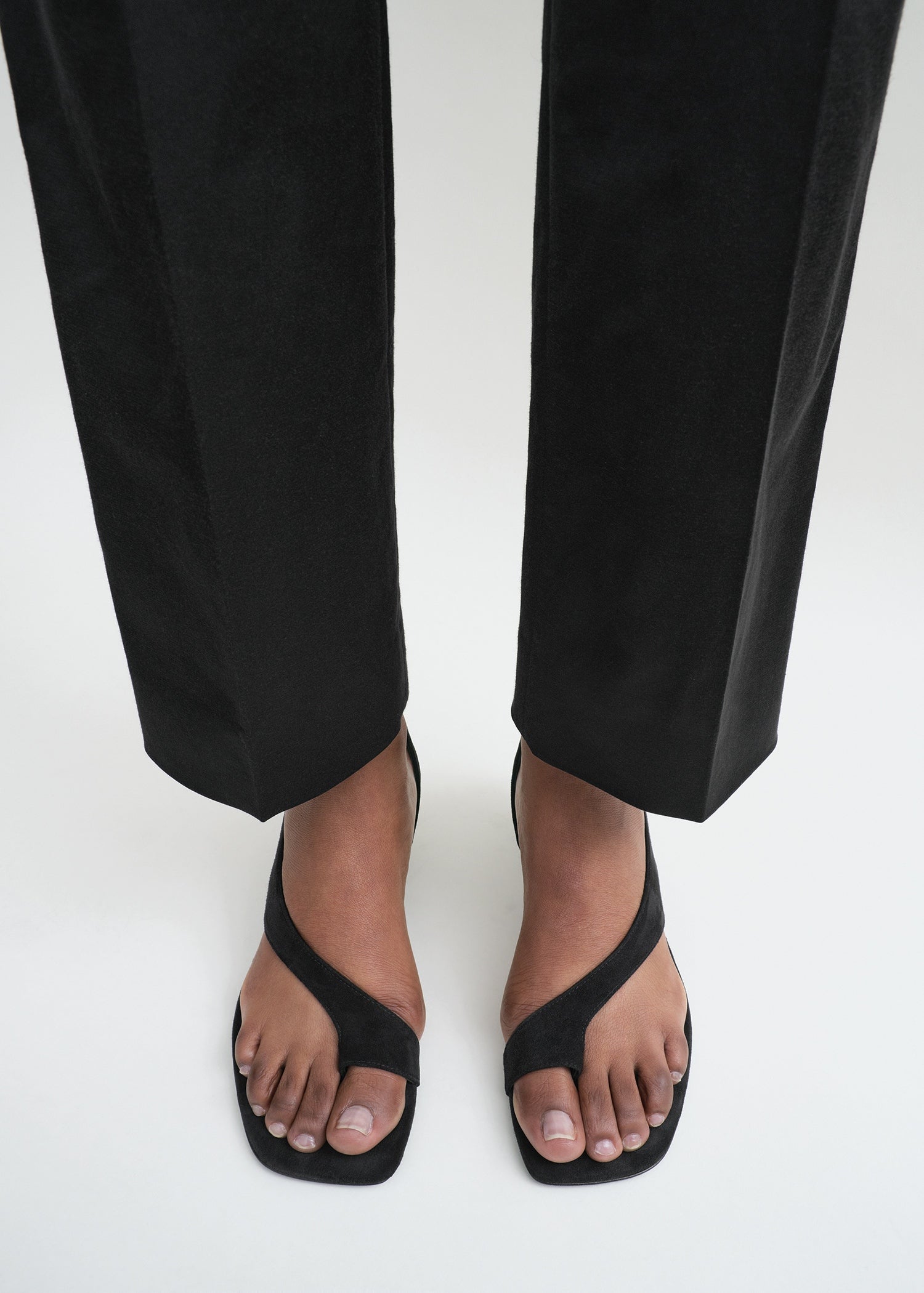 Suede heeled thong sandals black