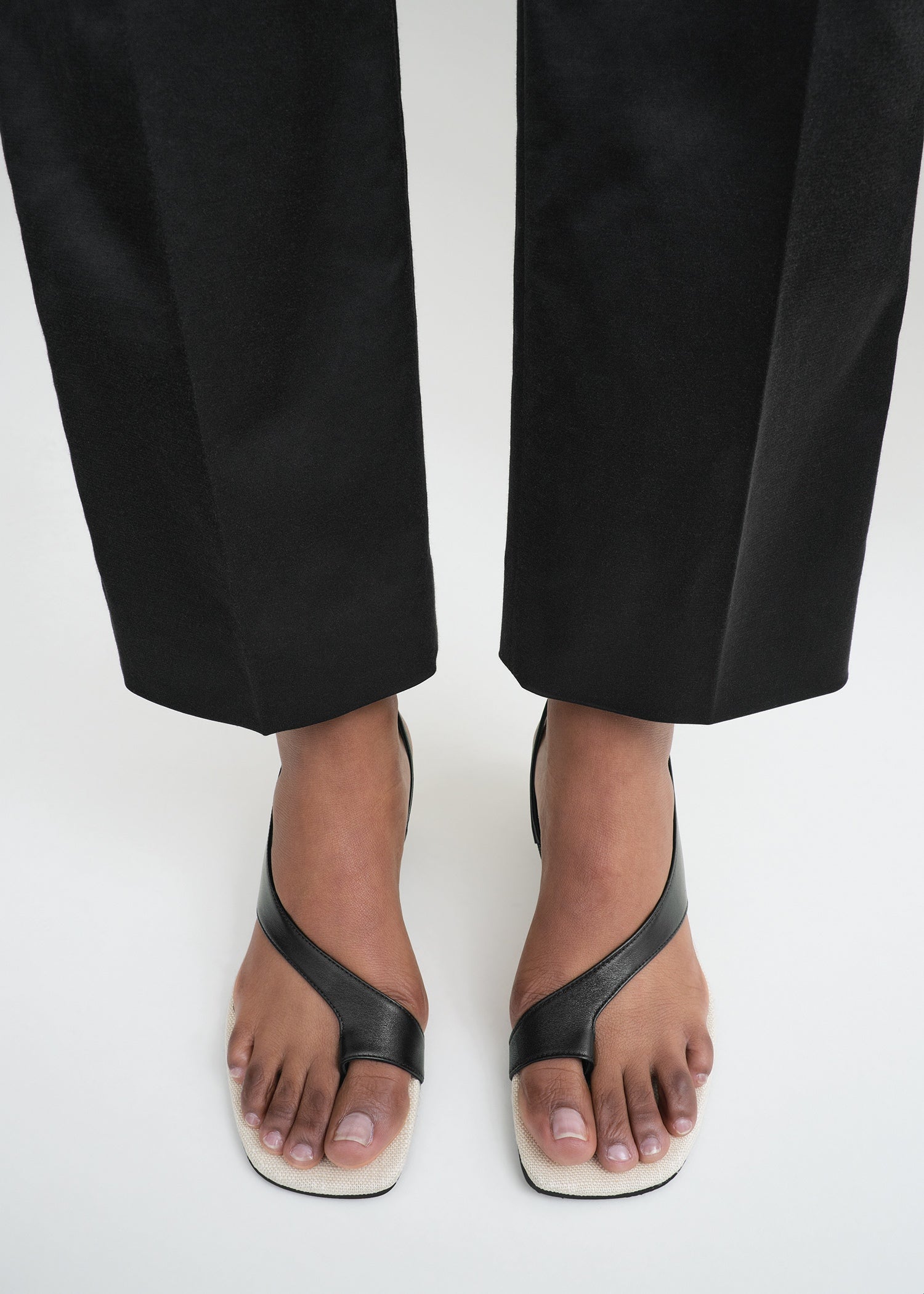 Leather heeled thong sandals black/sand