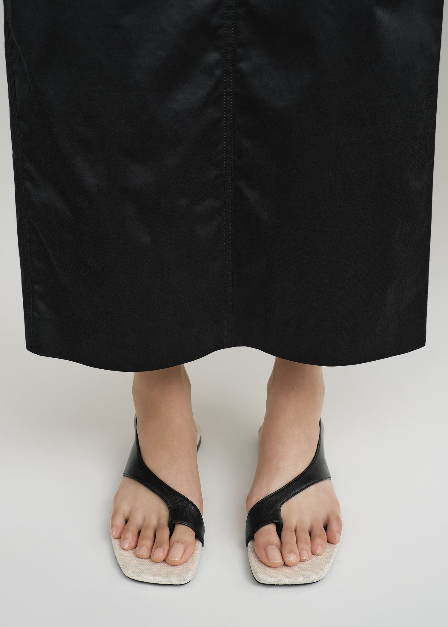 Leather thong sandals black/sand