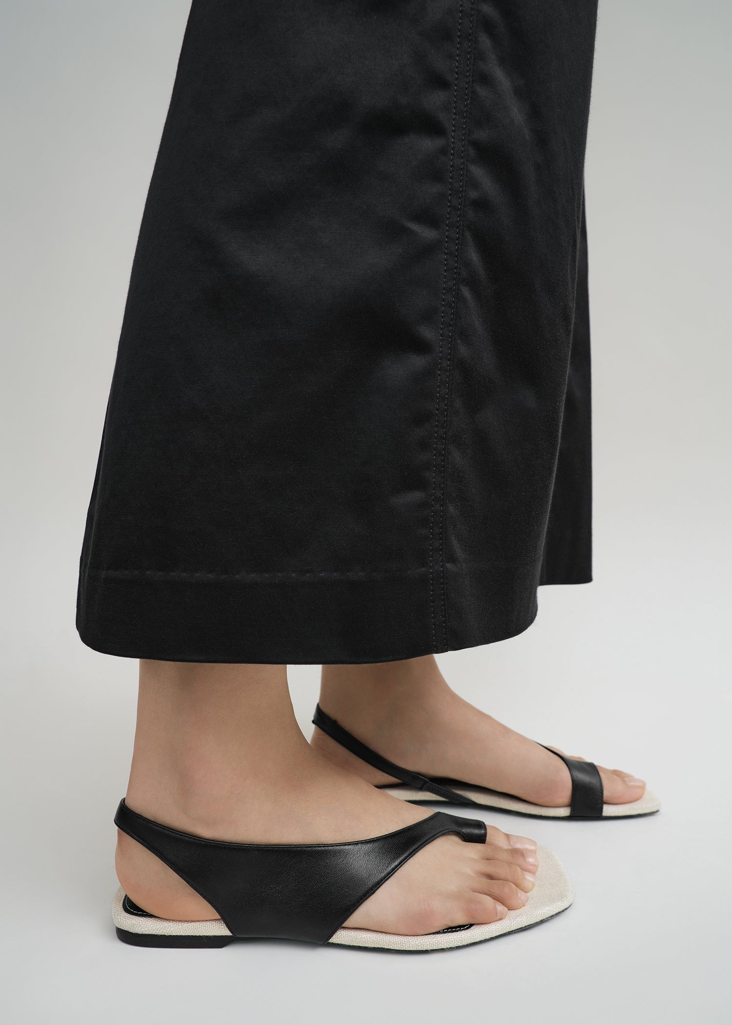 Leather thong sandals black/sand