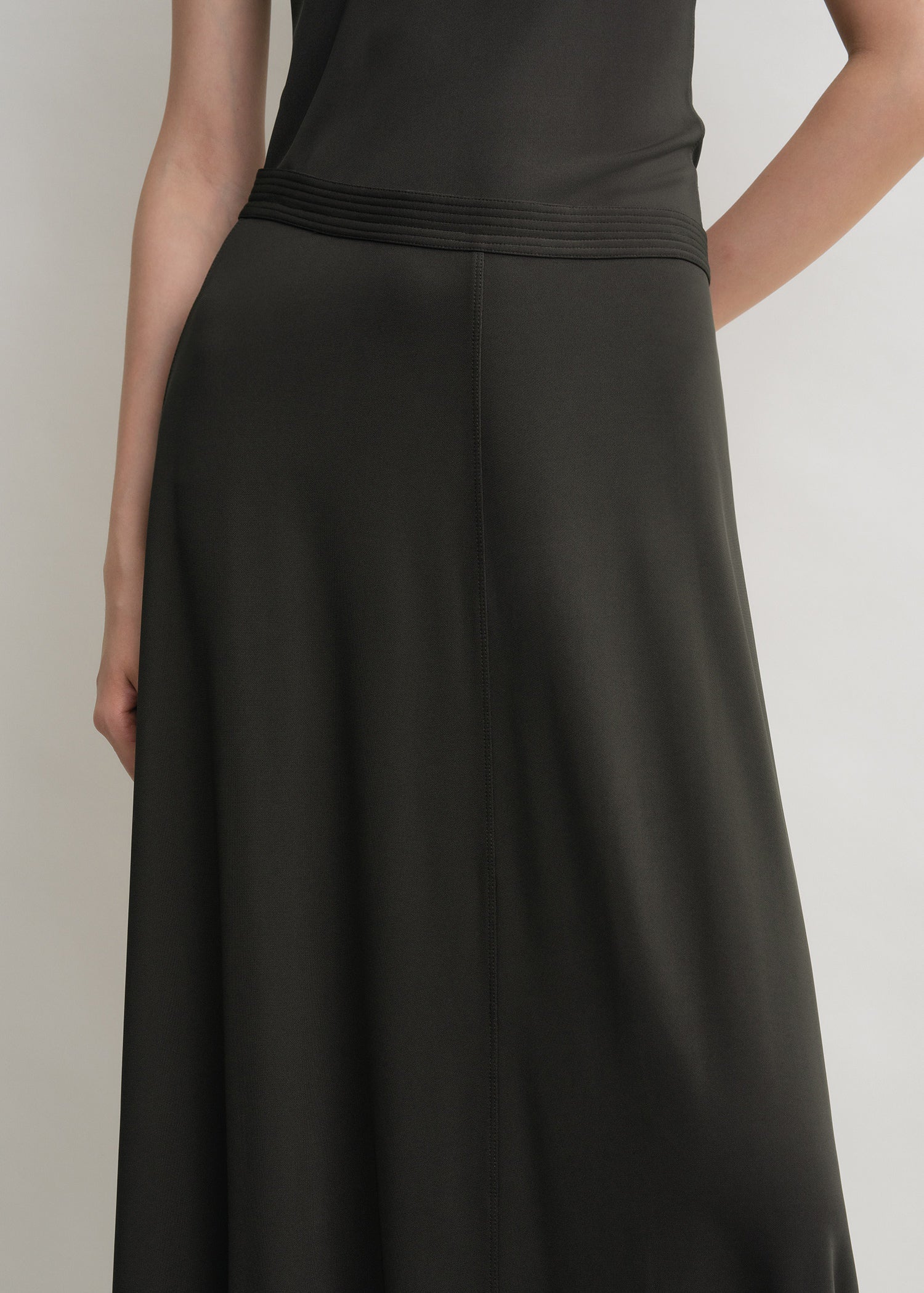 Fluid jersey skirt pepper