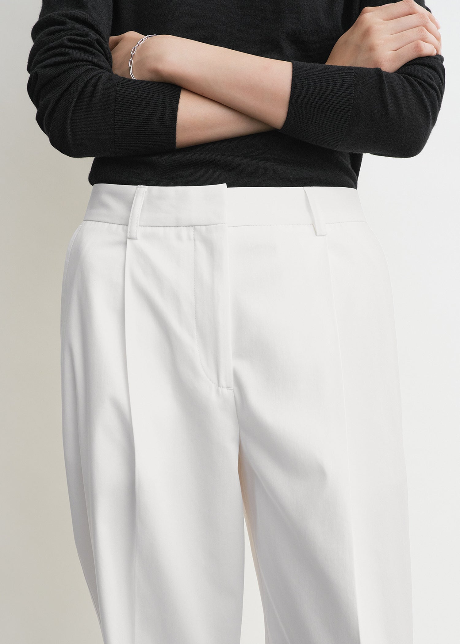 Slanted pocket trousers white