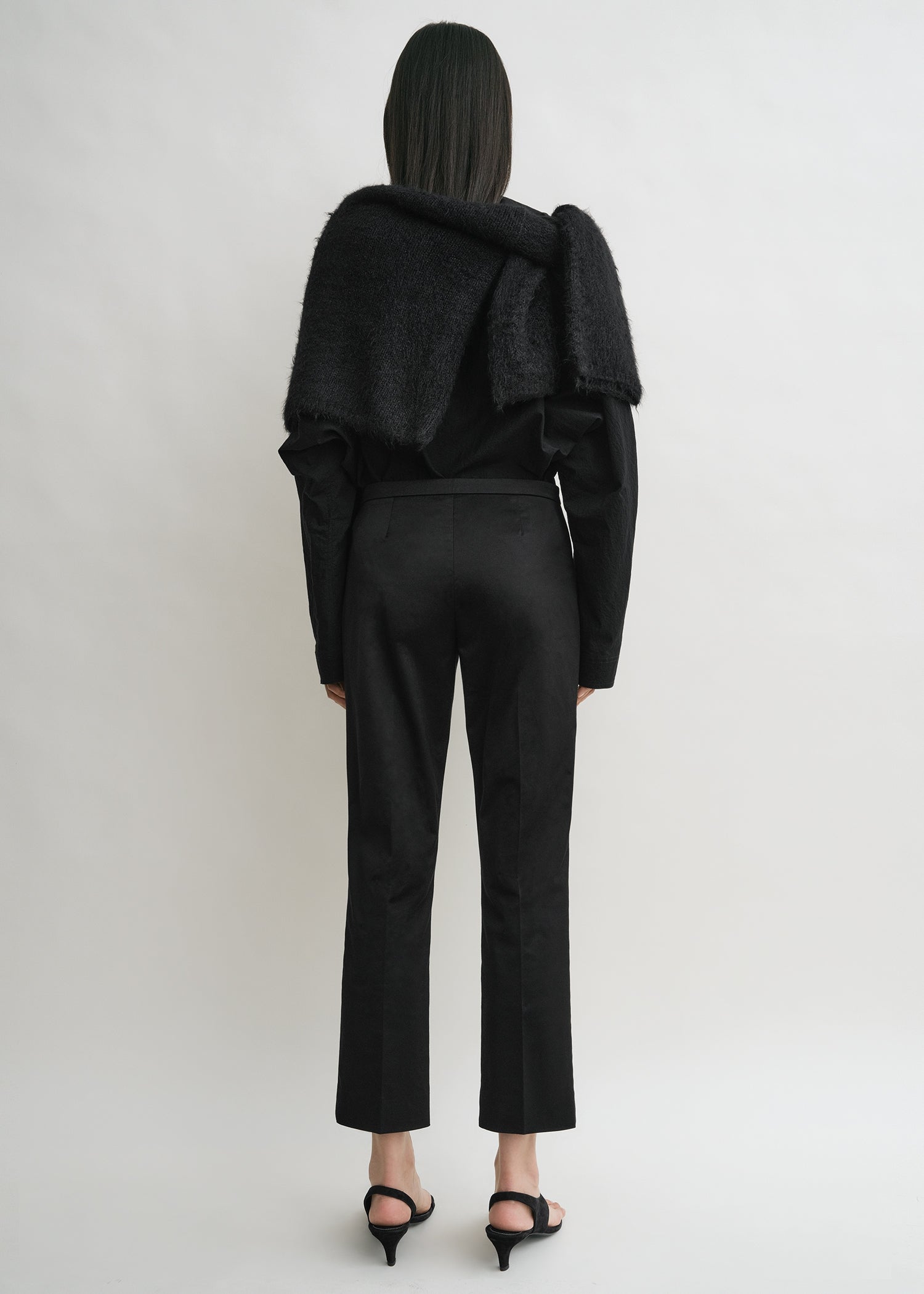 Cropped straight trousers black