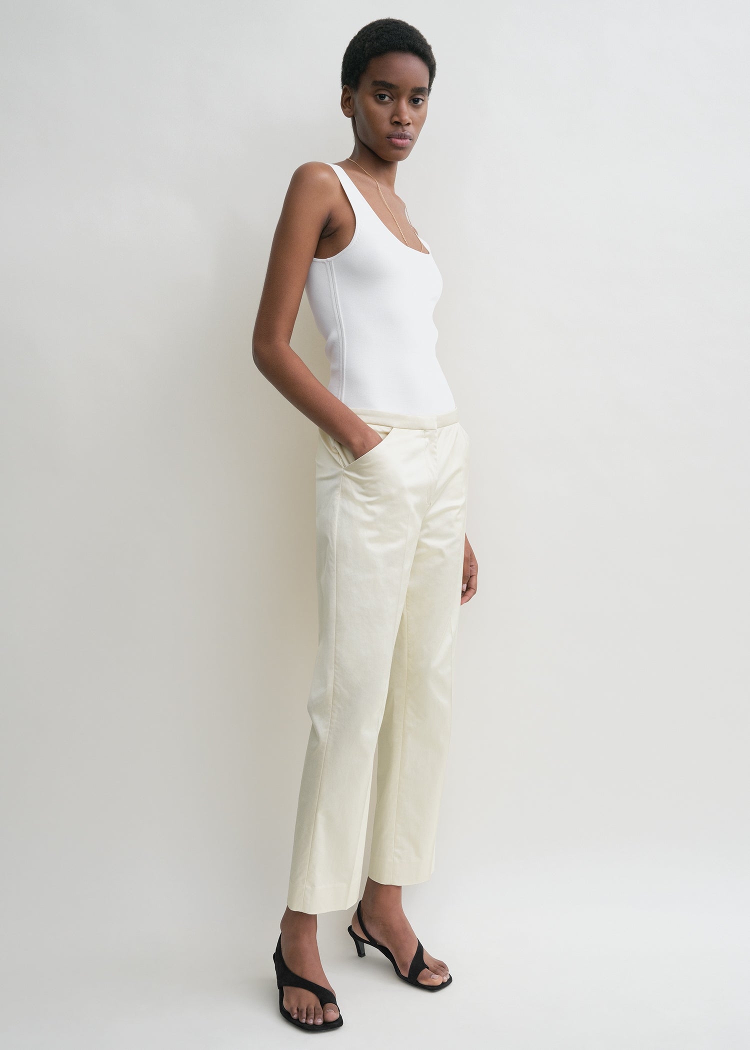 Cropped straight trousers ecru