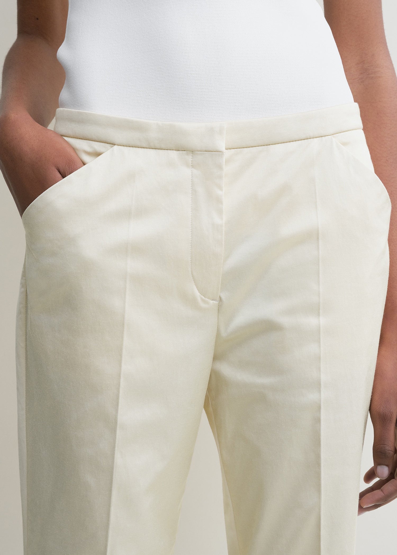 Cropped straight trousers ecru