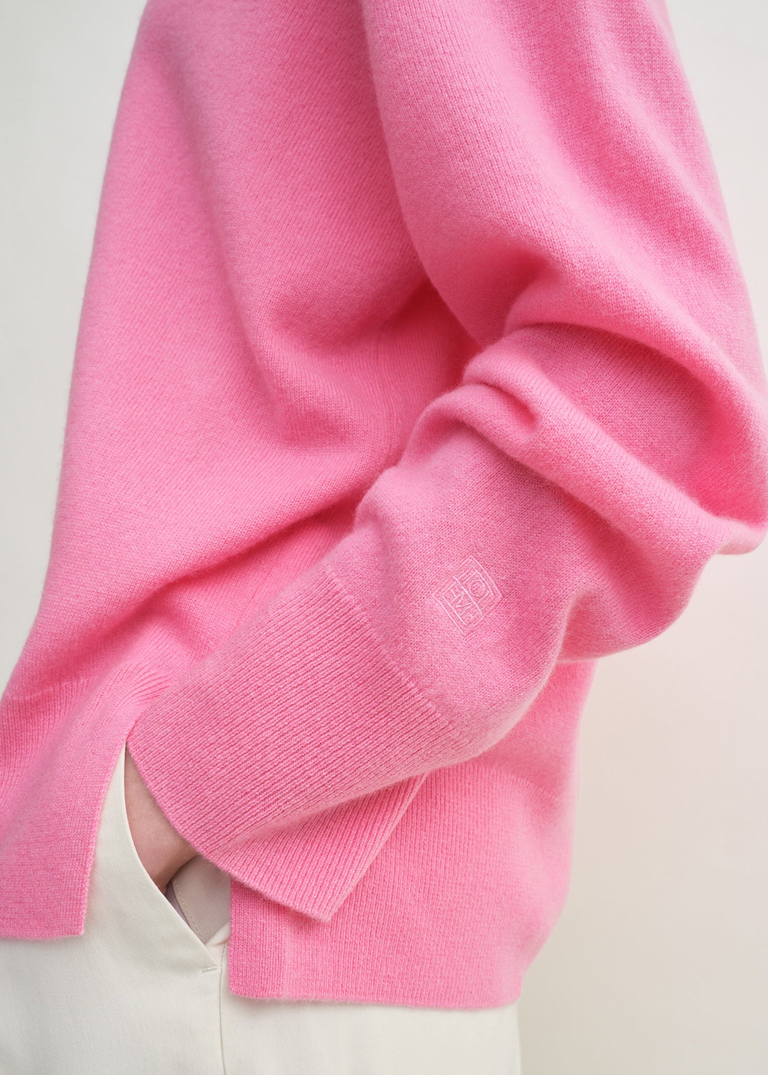 Crew-neck cashmere knit hot pink