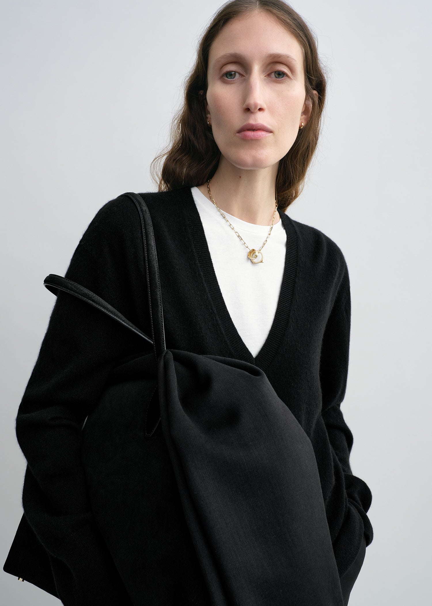 Cashmere V-neck knit black
