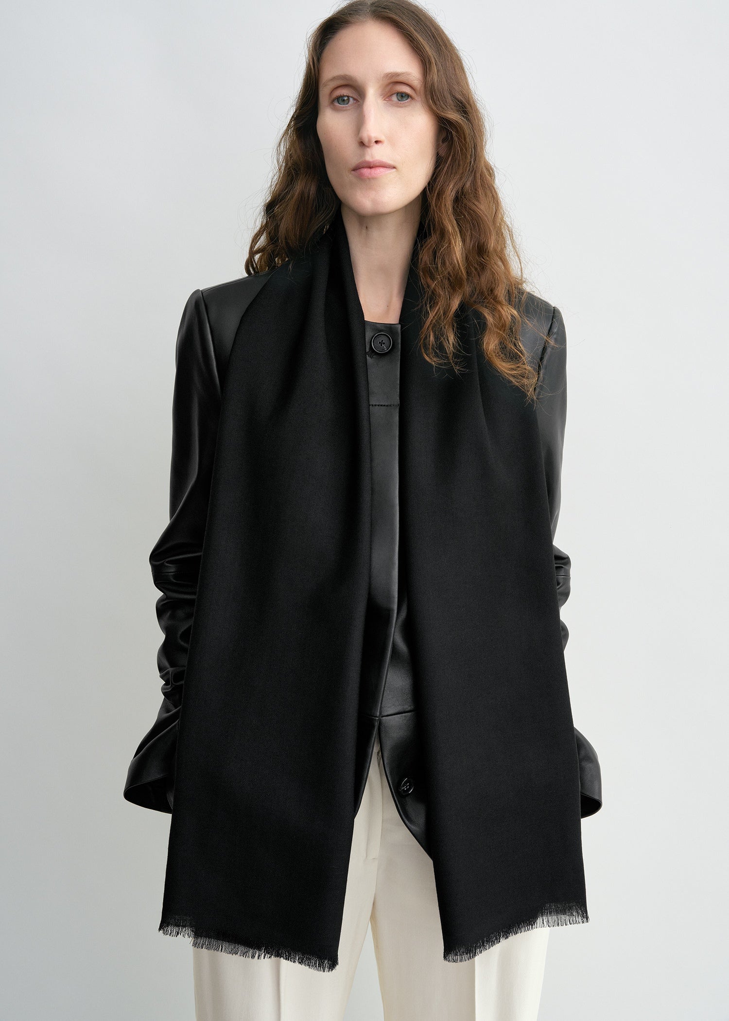 Light wool scarf black