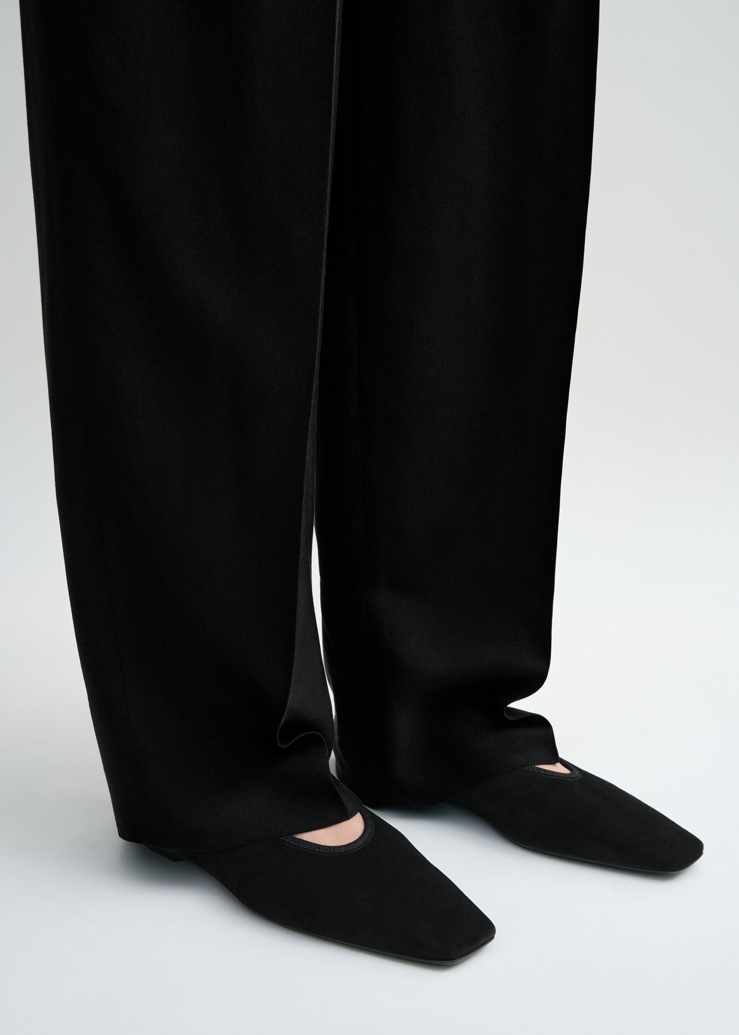 Minimalist suede ballerinas black