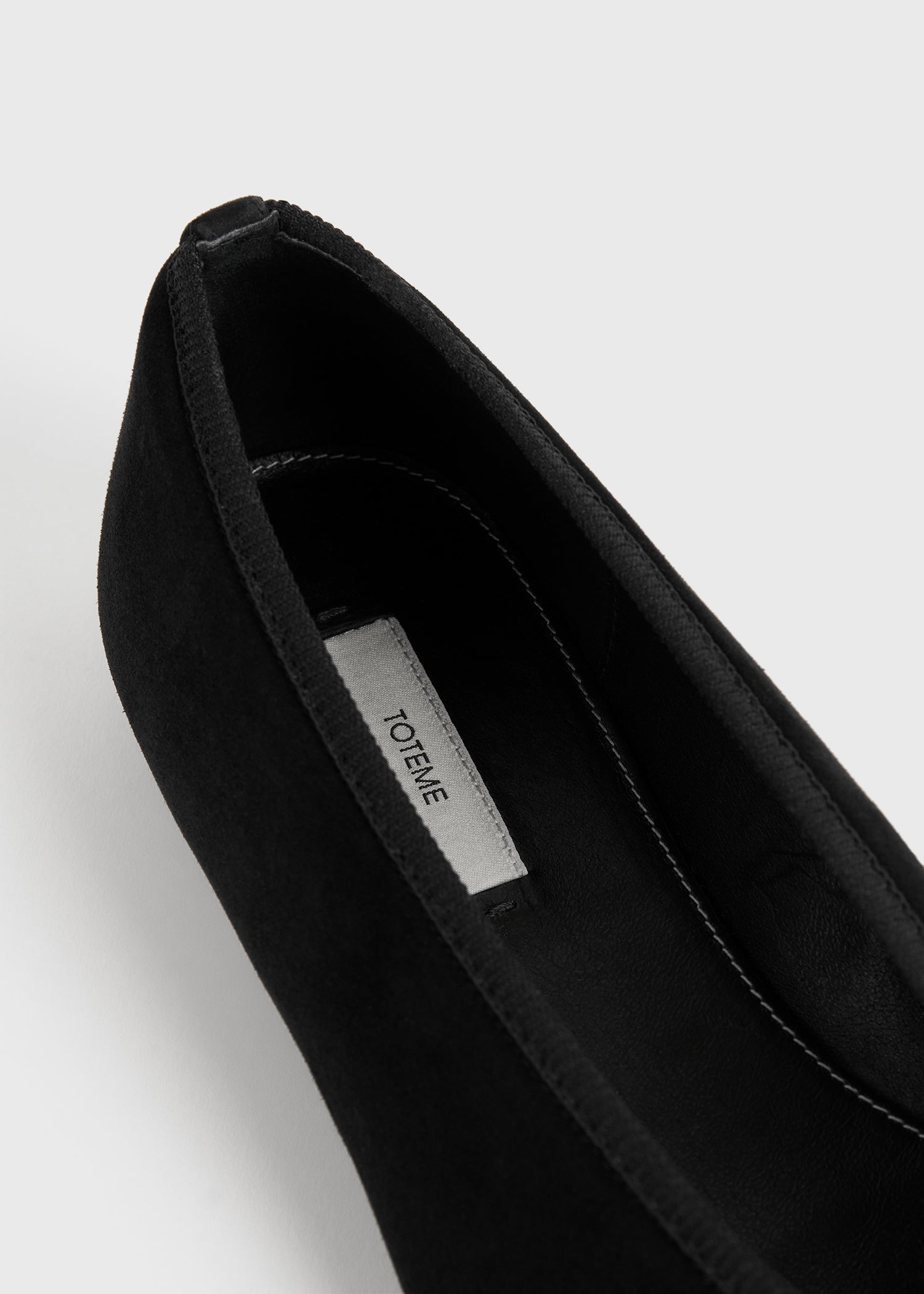 Minimalist suede ballerinas black