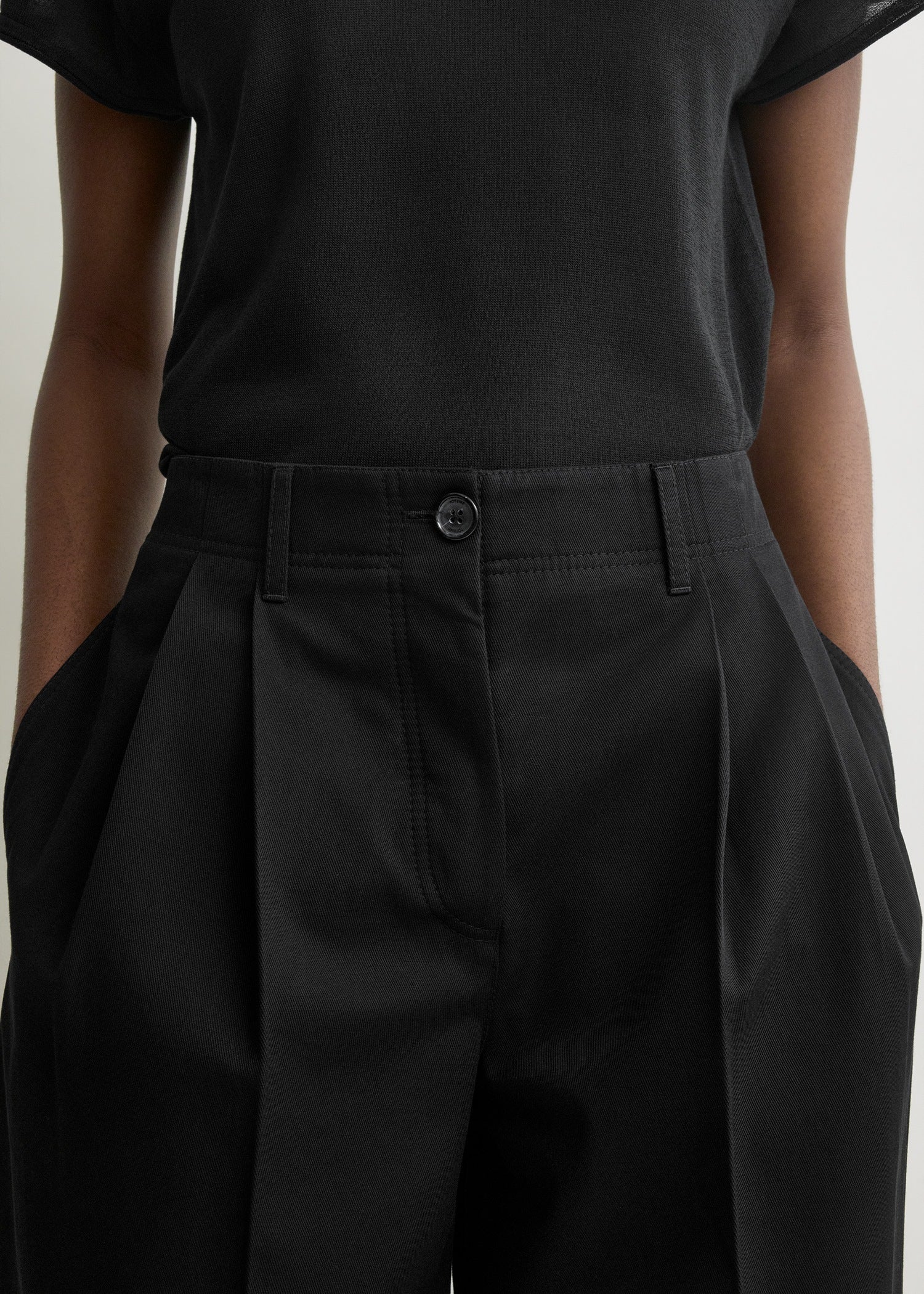 Relaxed chino trousers black
