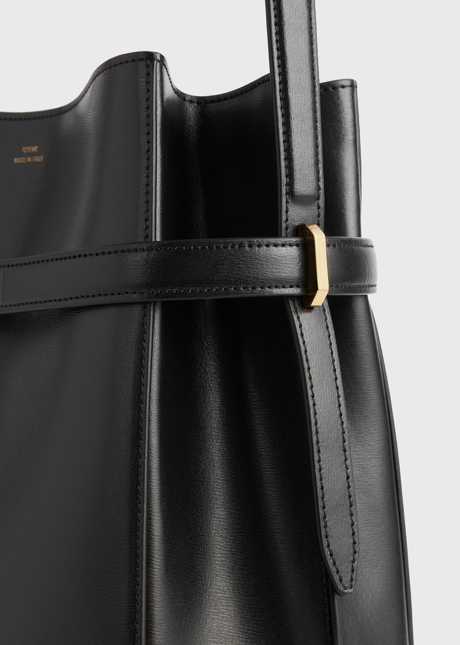 Belted leather bucket bag black