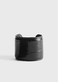 Croco-embossed cuff black