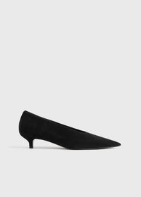 Sharp suede kitten pumps black