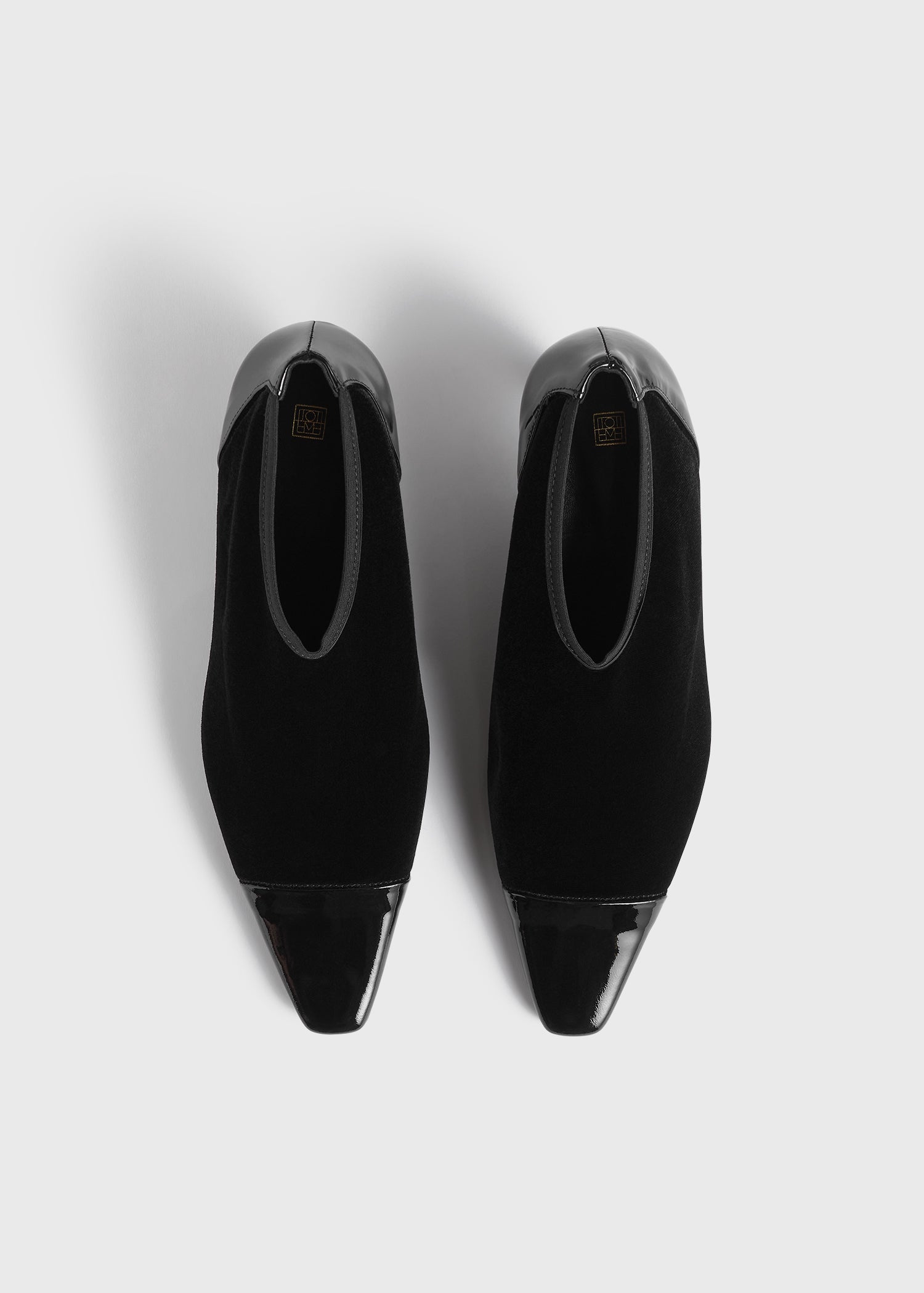 Bi-material pumps black