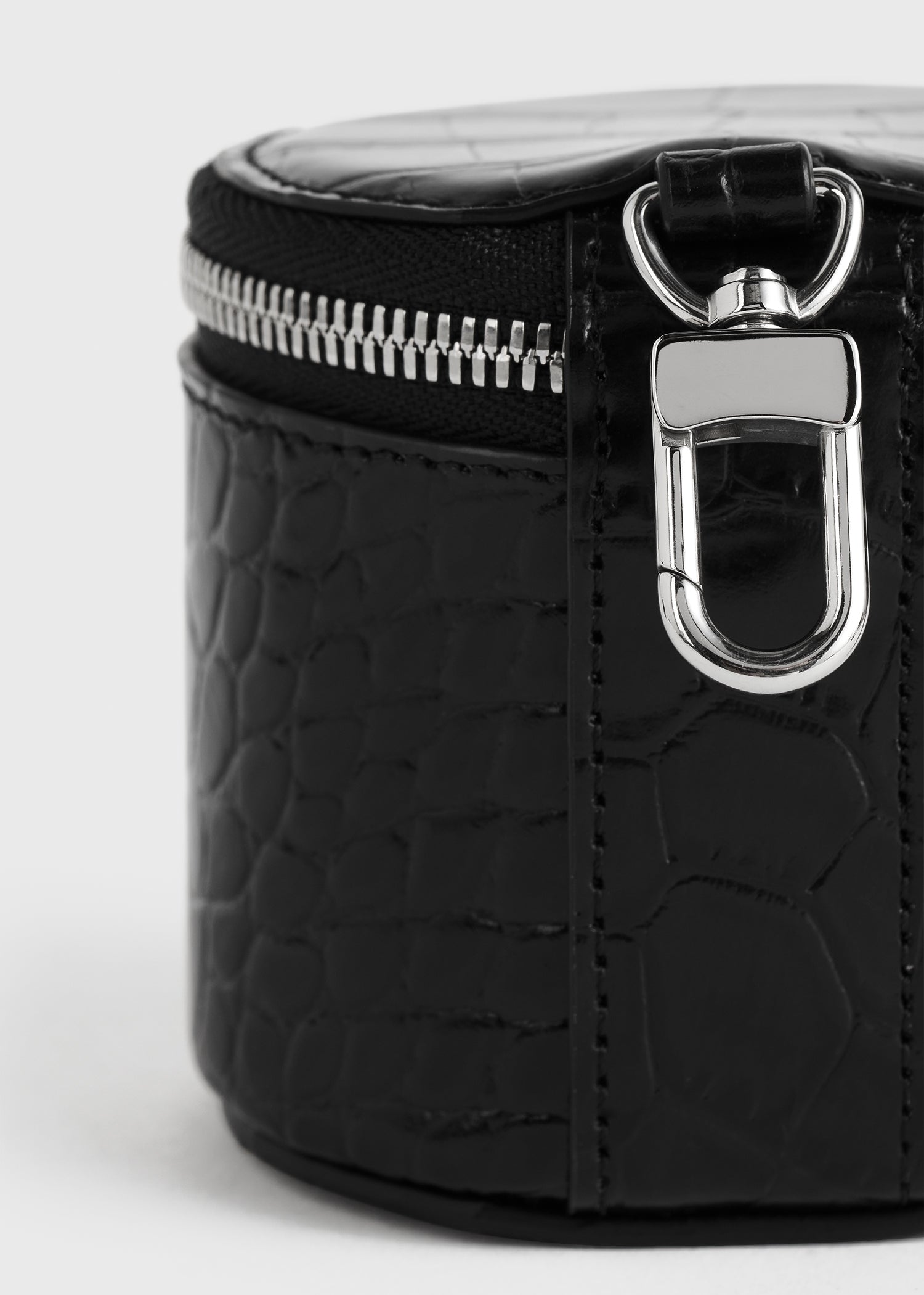 Croco-embossed jewelry box black