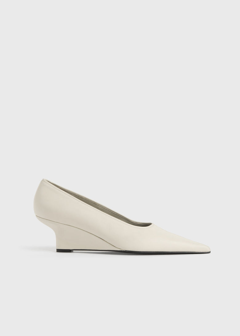 Sharp nappa wedge pumps white