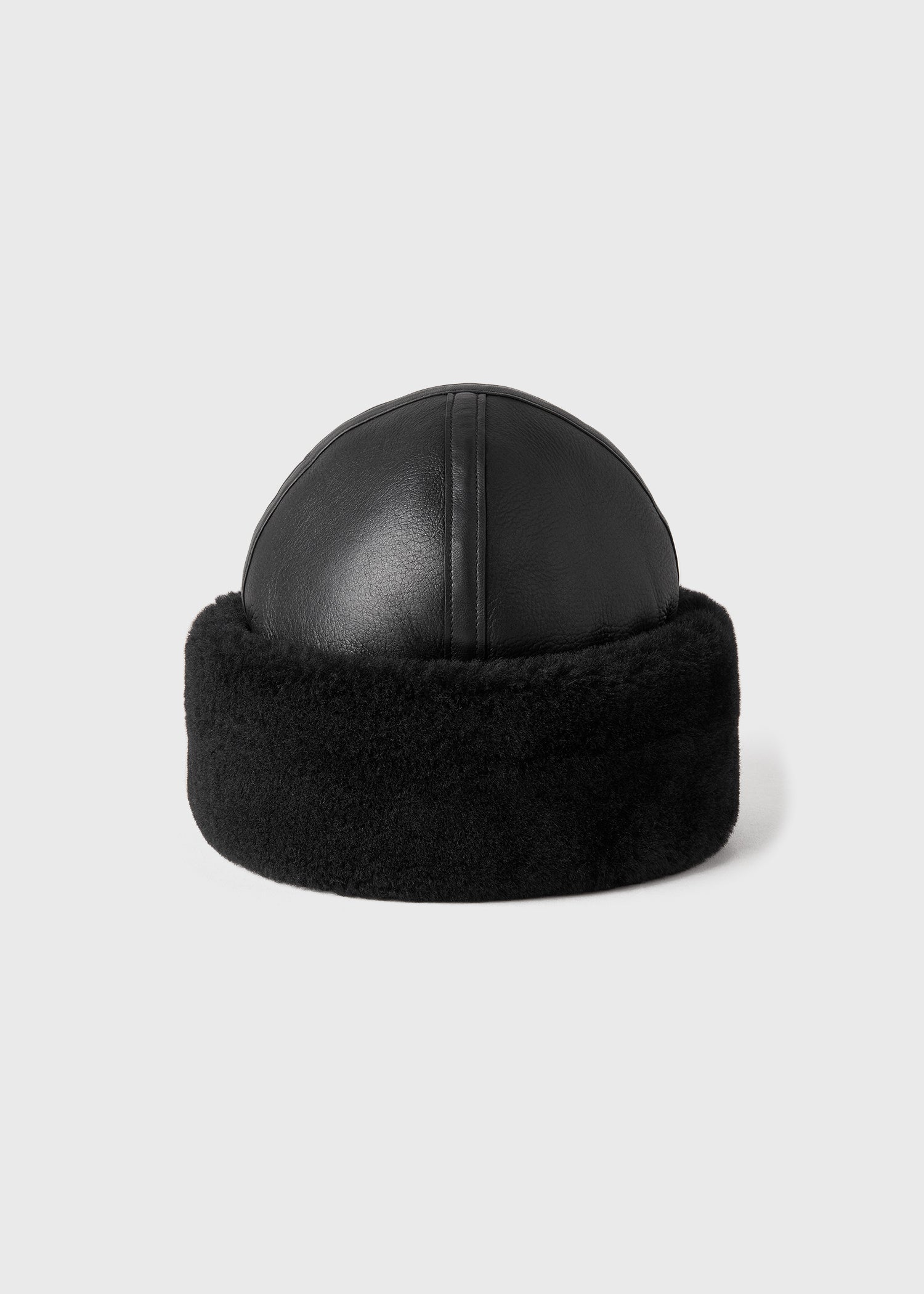 ###main_image:fall-accessories,coming-soon-edit,look-04,new-in,hats,soft-accessories,shearling-edit,beanies-hats,shearling-edit || flat_image