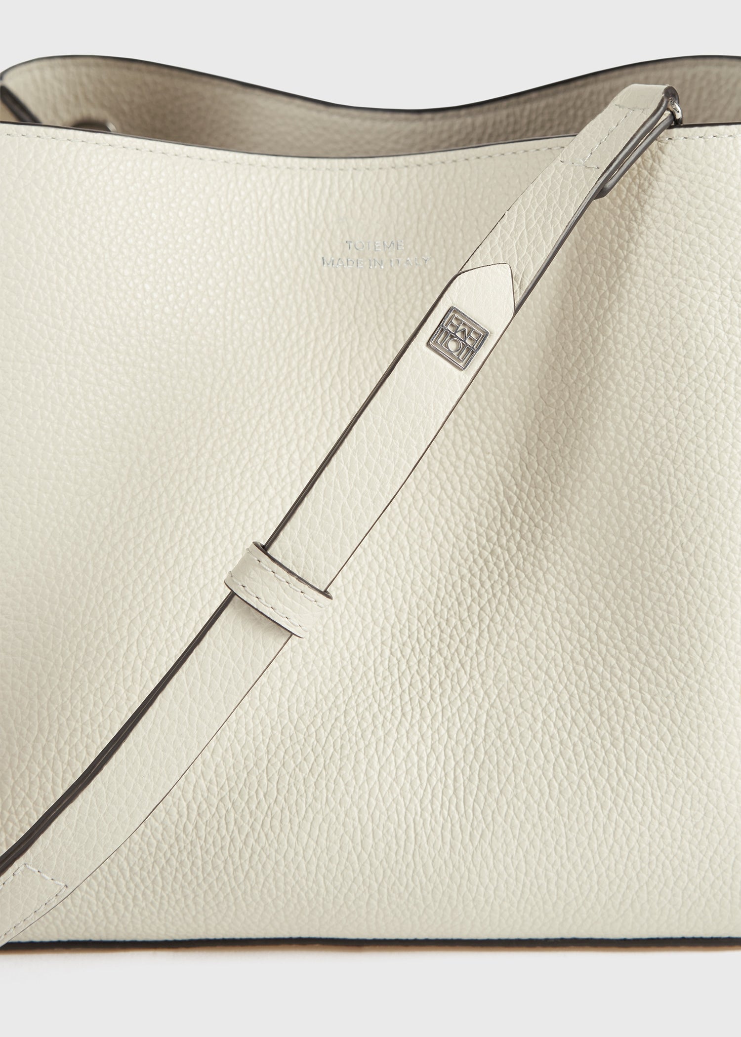Grained-leather bucket bag milk
