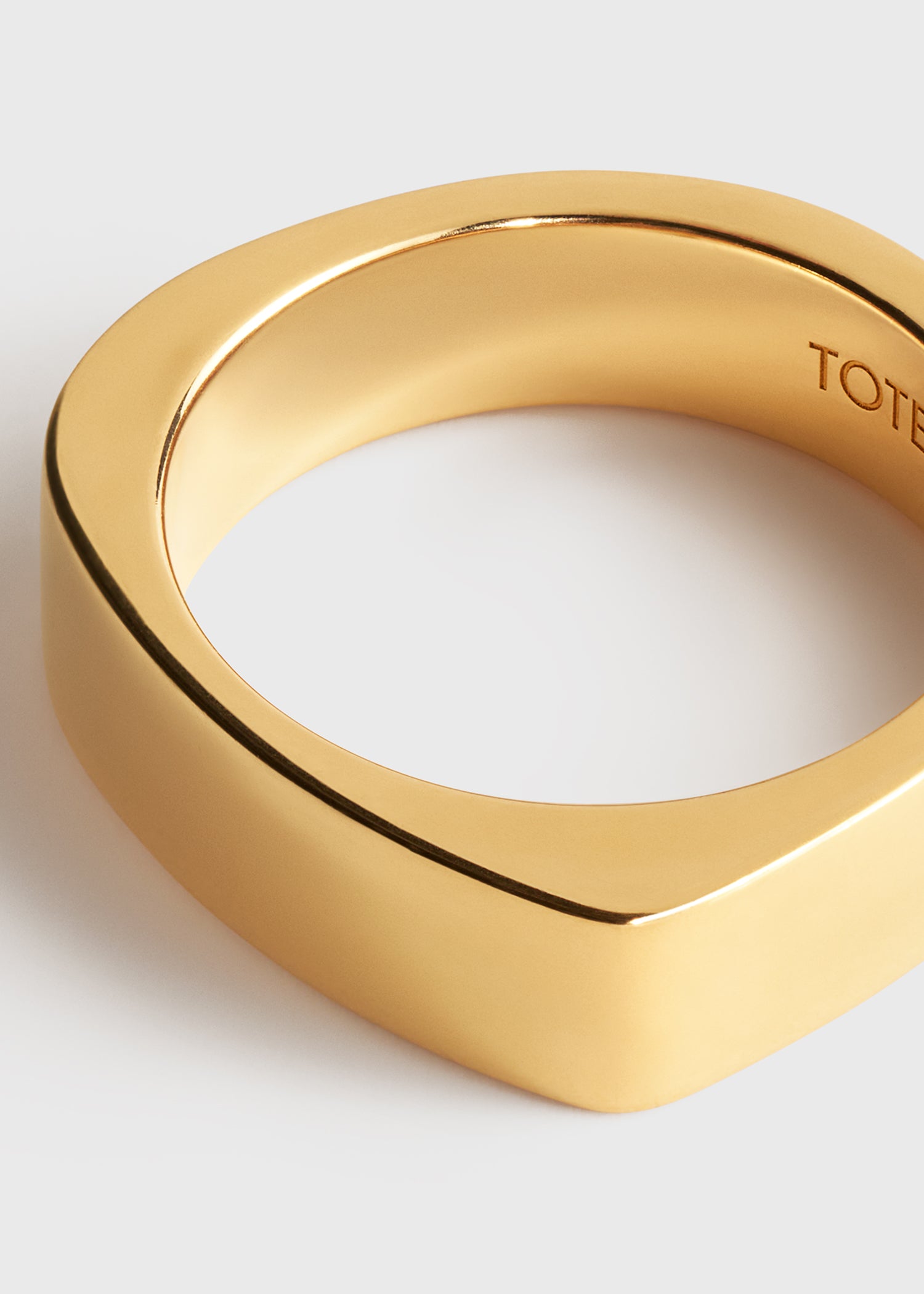 Signature ring gold TOTEME