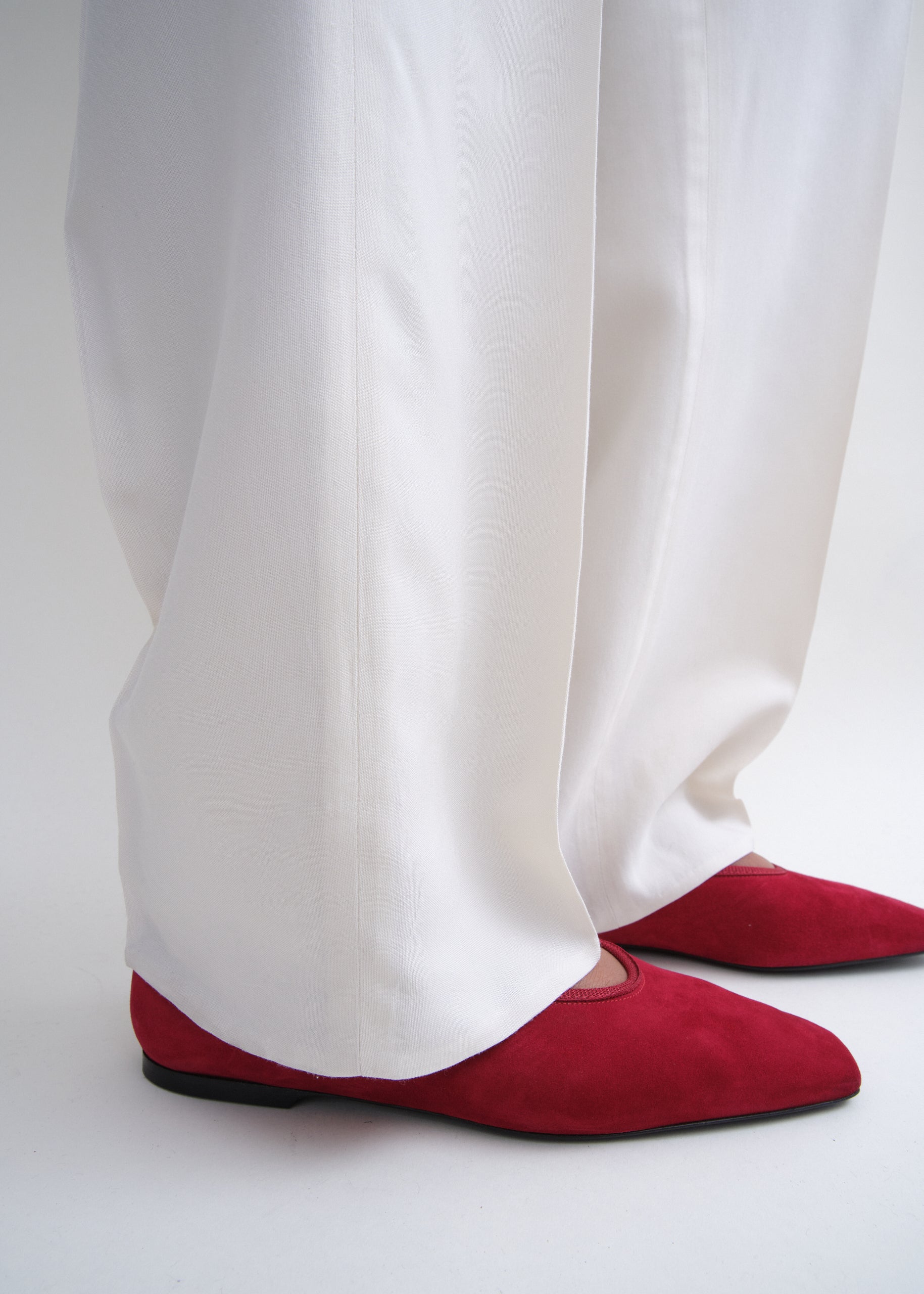 Minimalist suede ballerinas scarlet