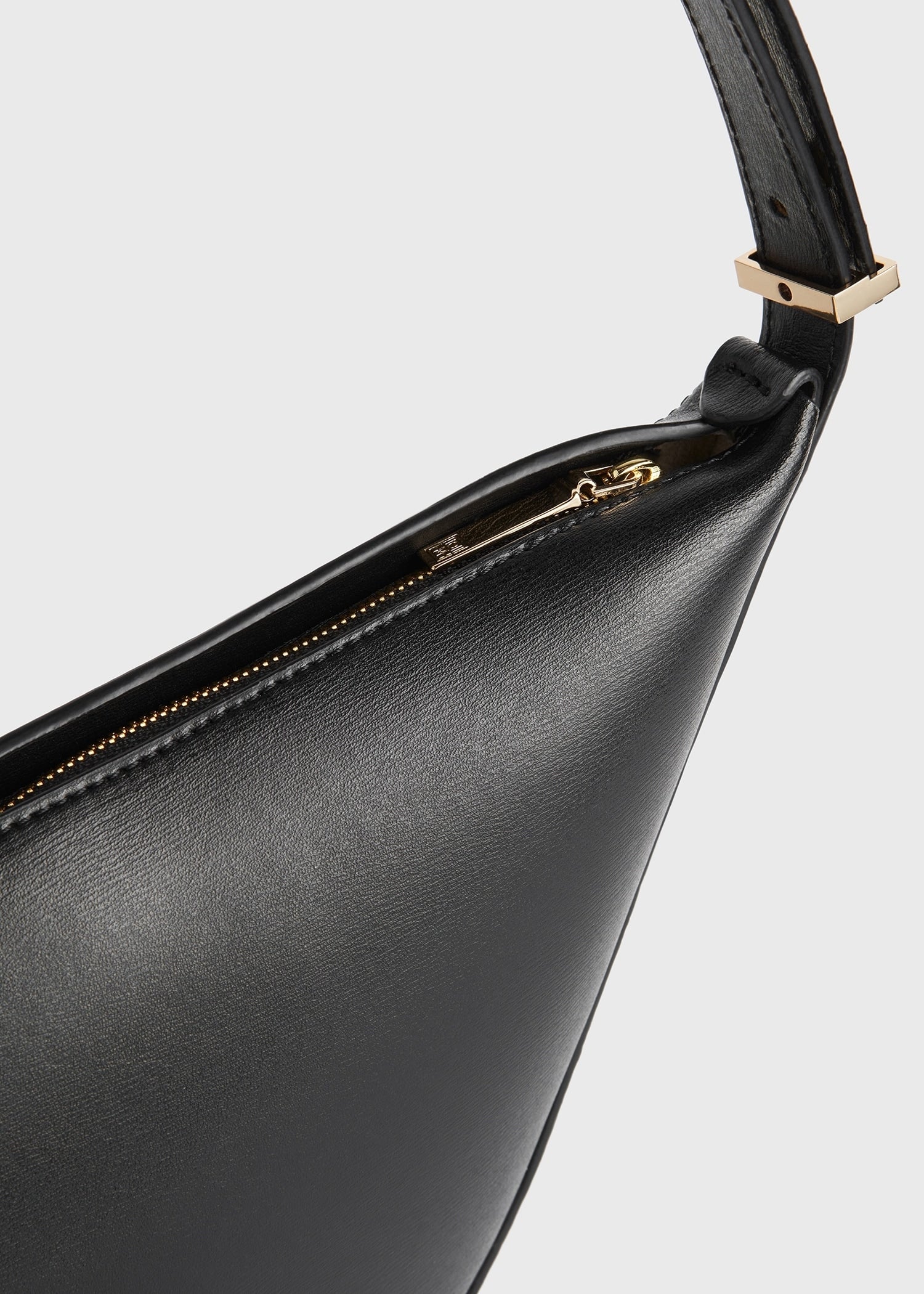 Leather scooped sling black
