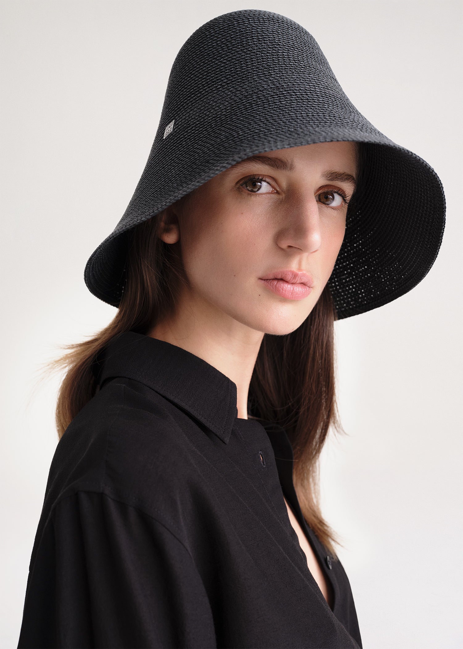 Woven paper straw hat black – TOTEME